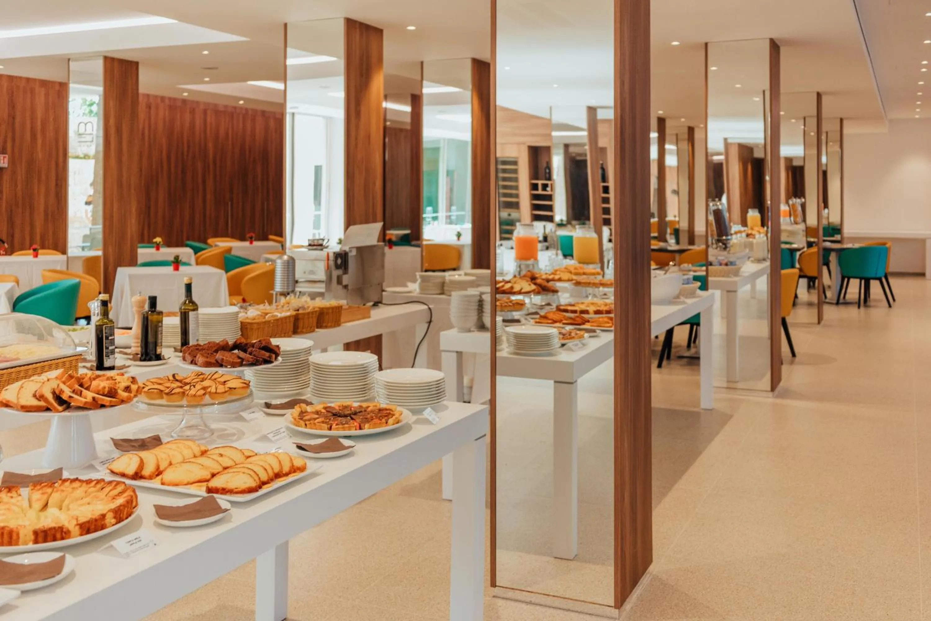 Restaurant/places to eat in Marelive - CDSHotels