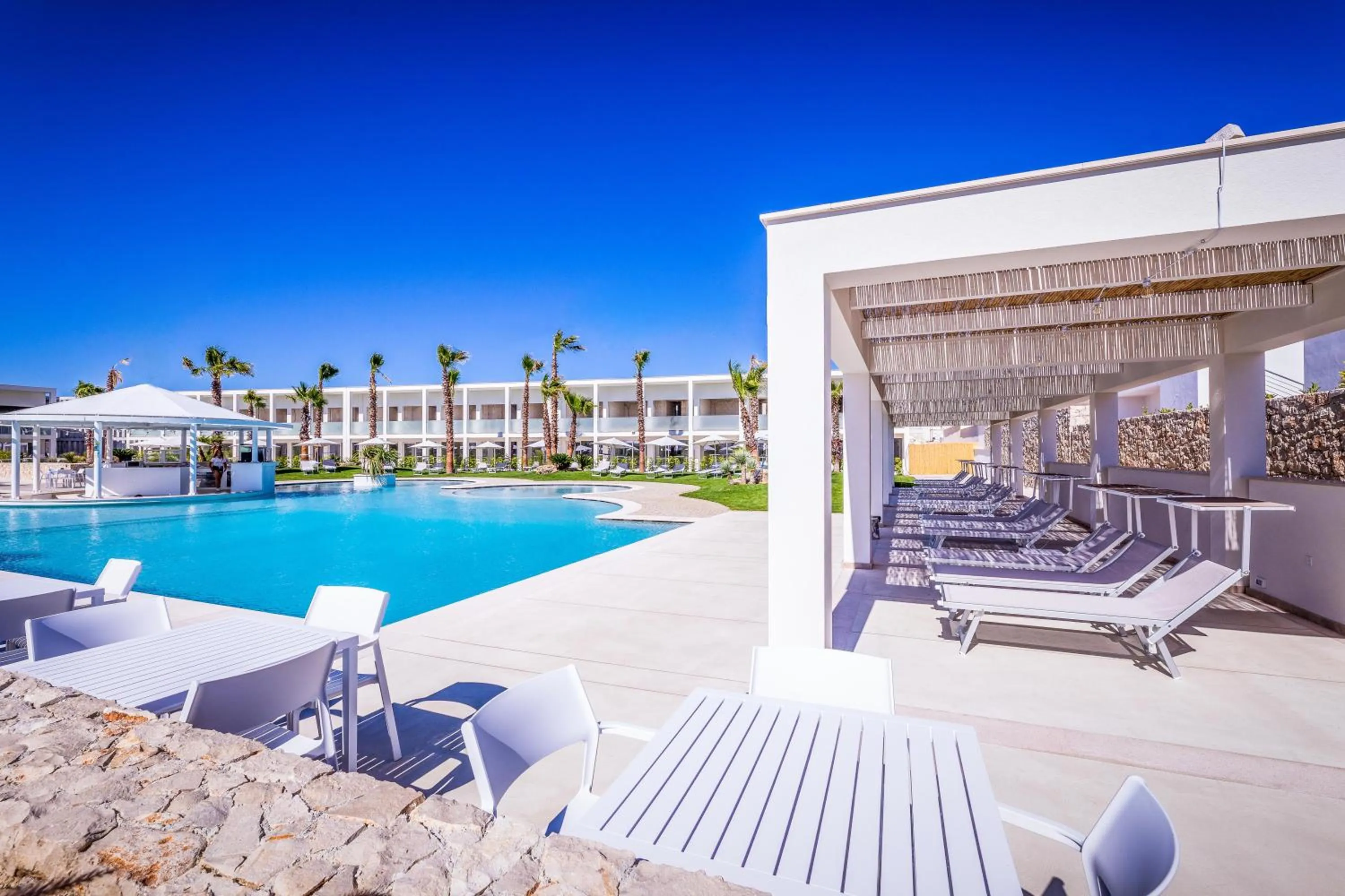 Swimming pool in Marelive - CDSHotels