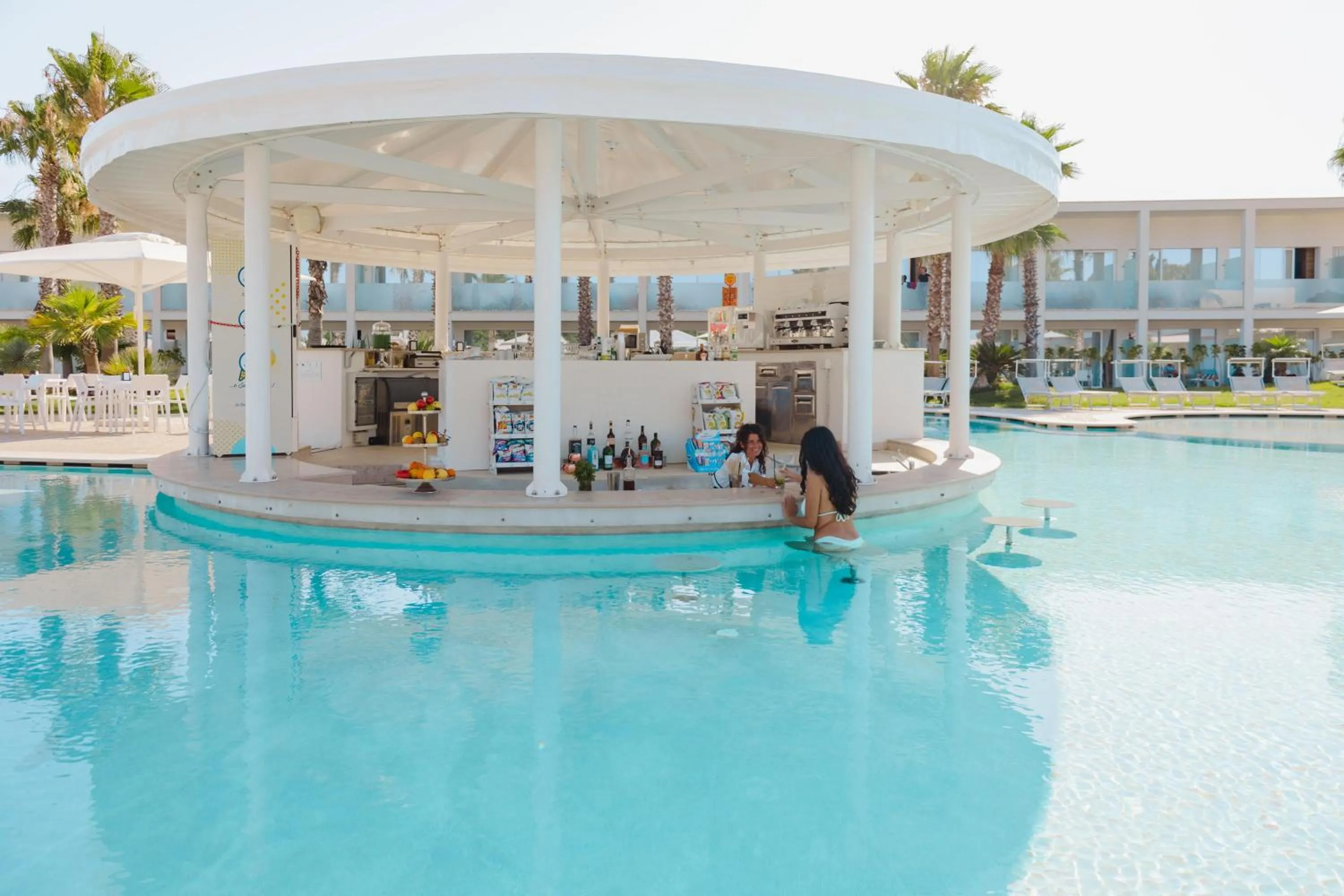 Swimming pool in Marelive - CDSHotels