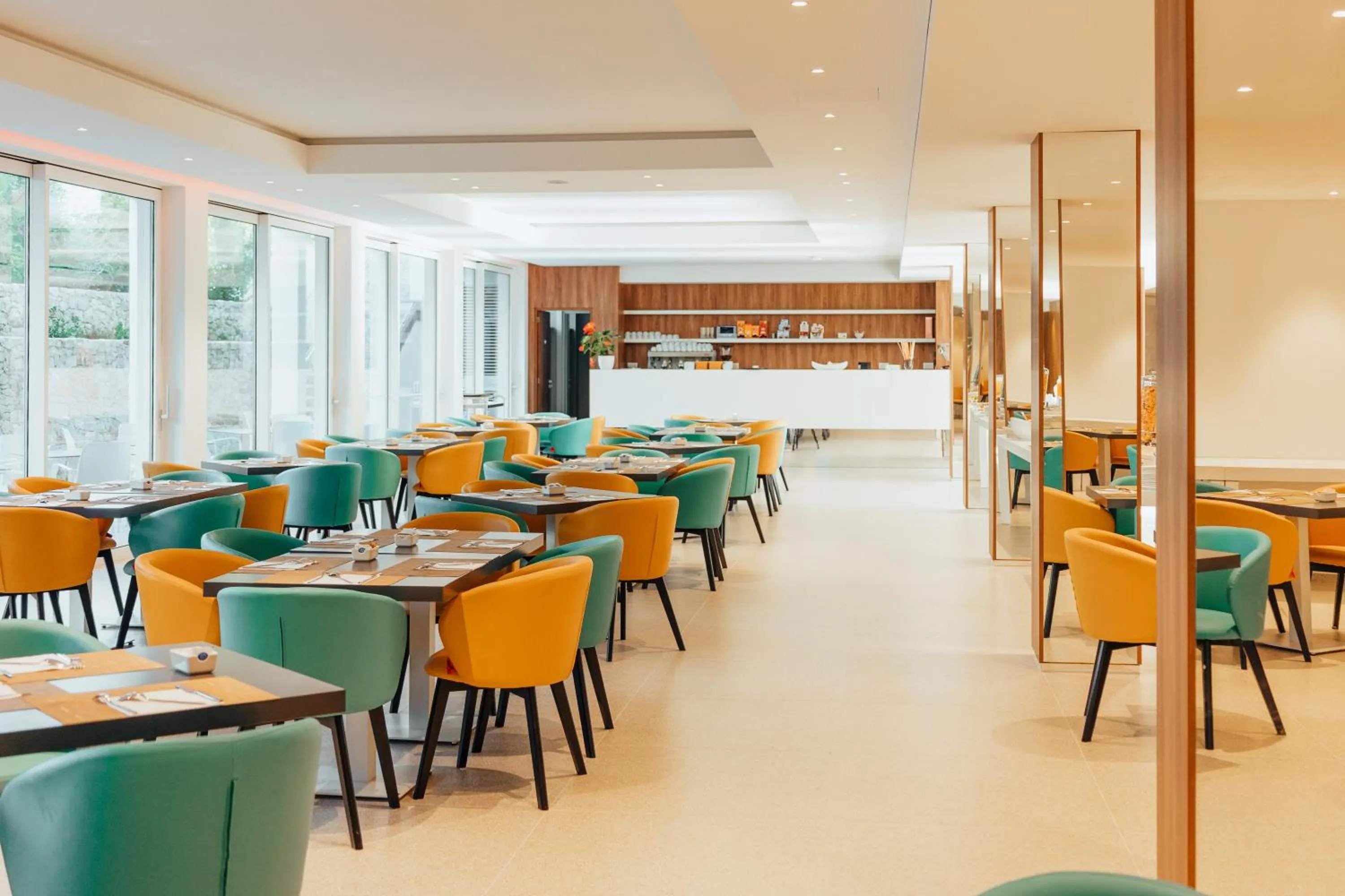 Restaurant/places to eat in Marelive - CDSHotels