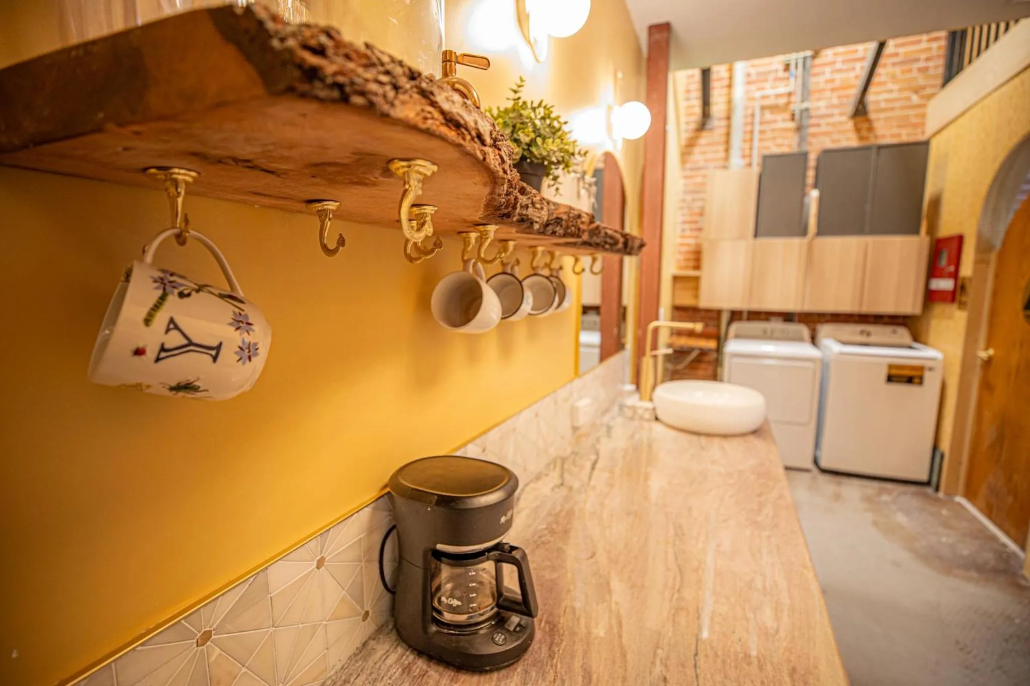 Social Stays - Santa Barbara's FIRST hostel on State Street