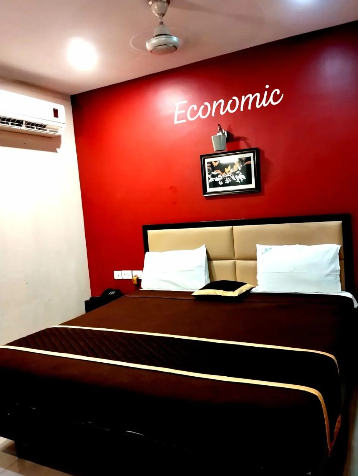 Bed in Sri ArulMuthu Residency