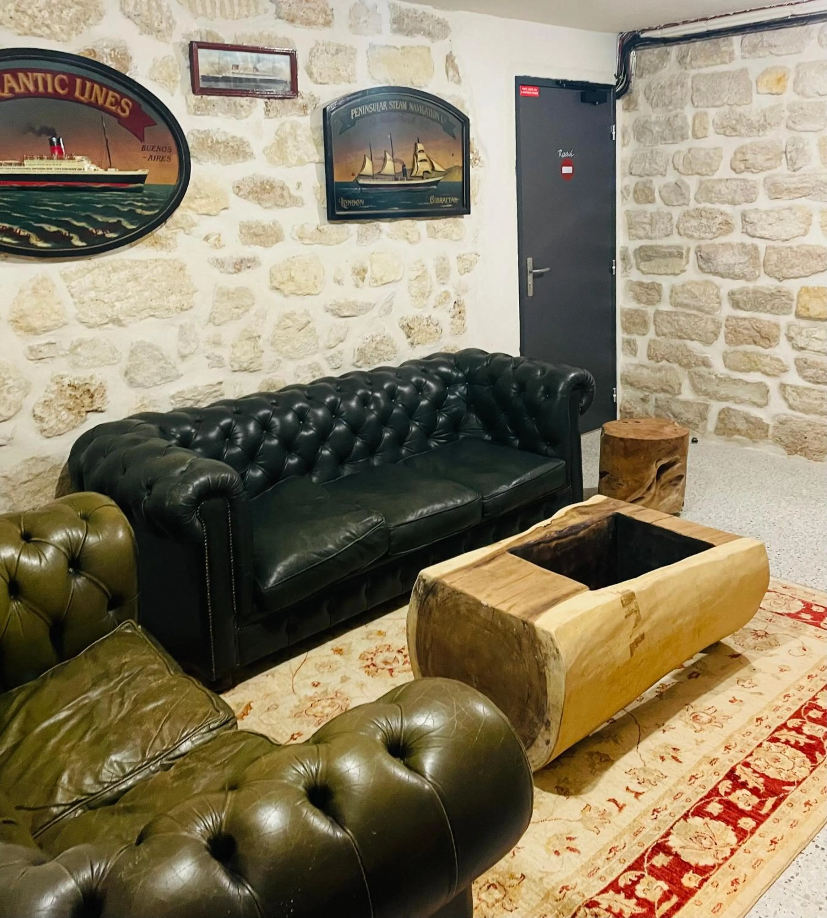 Game Room in FRATERNiTY-HOTEL