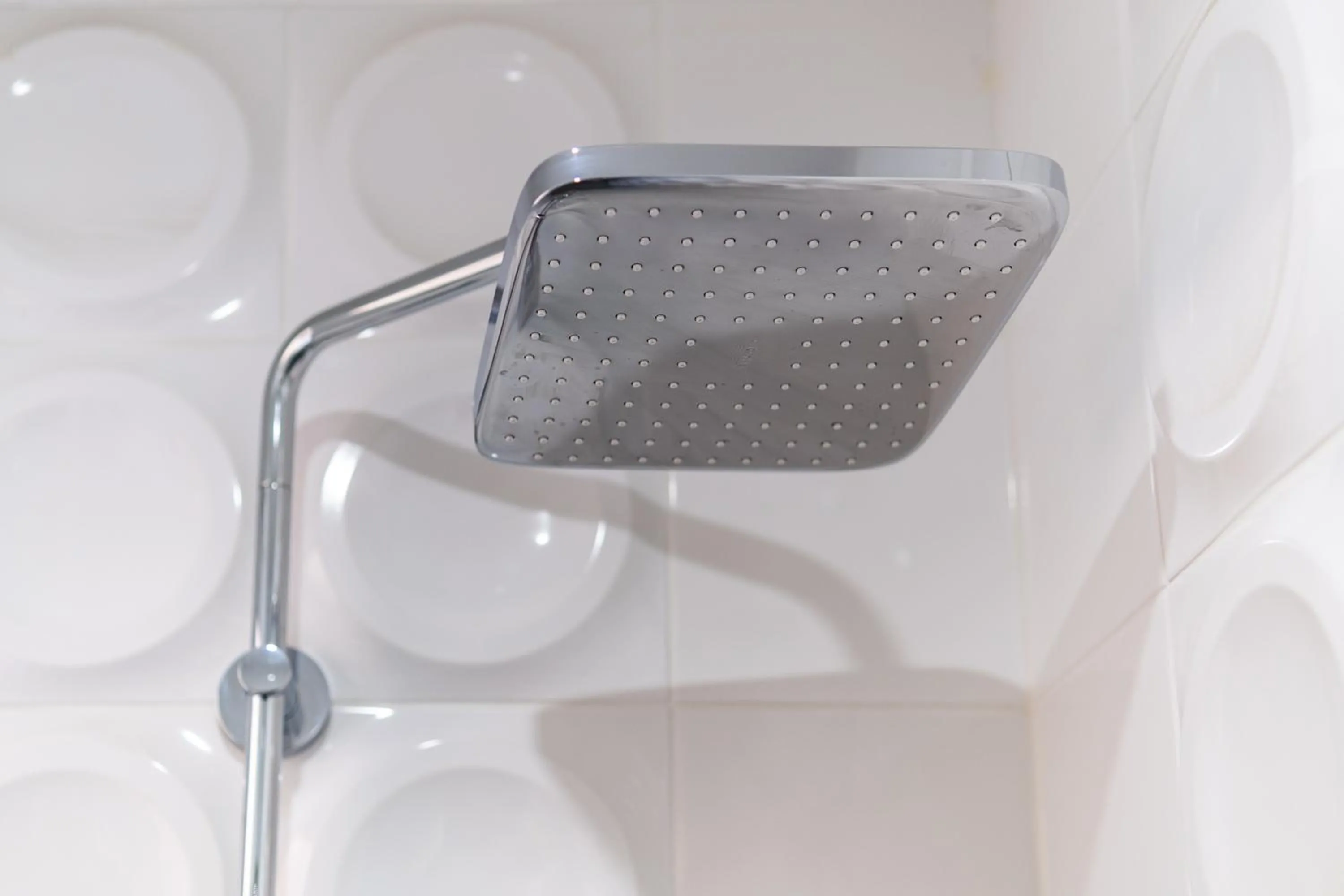 Shower in FRATERNiTY-HOTEL