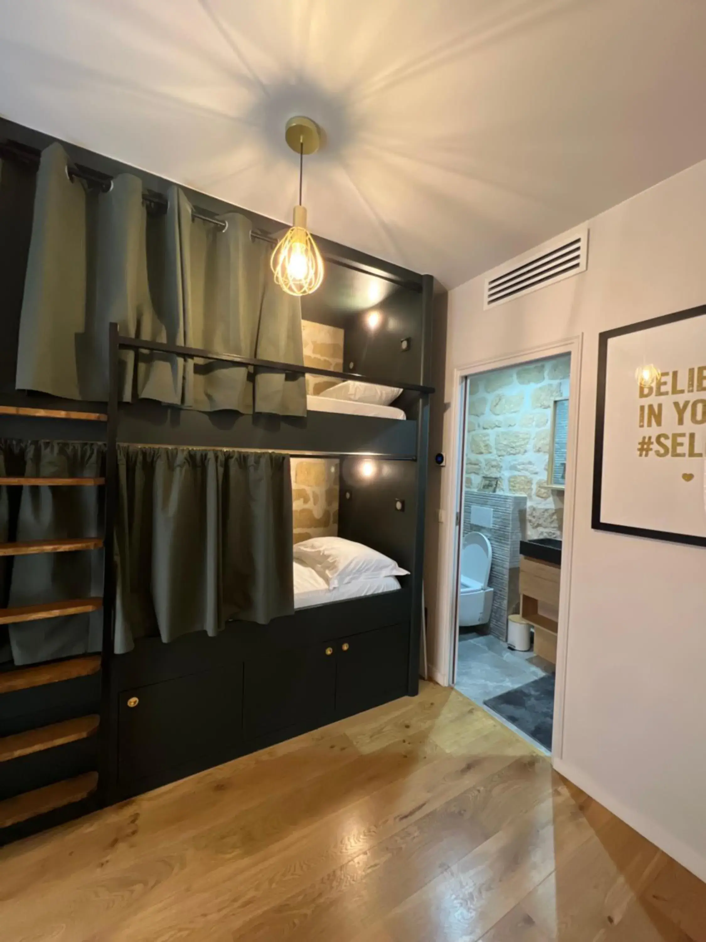 FRATERNiTY-HOTEL FRATERNiTY-HOTEL