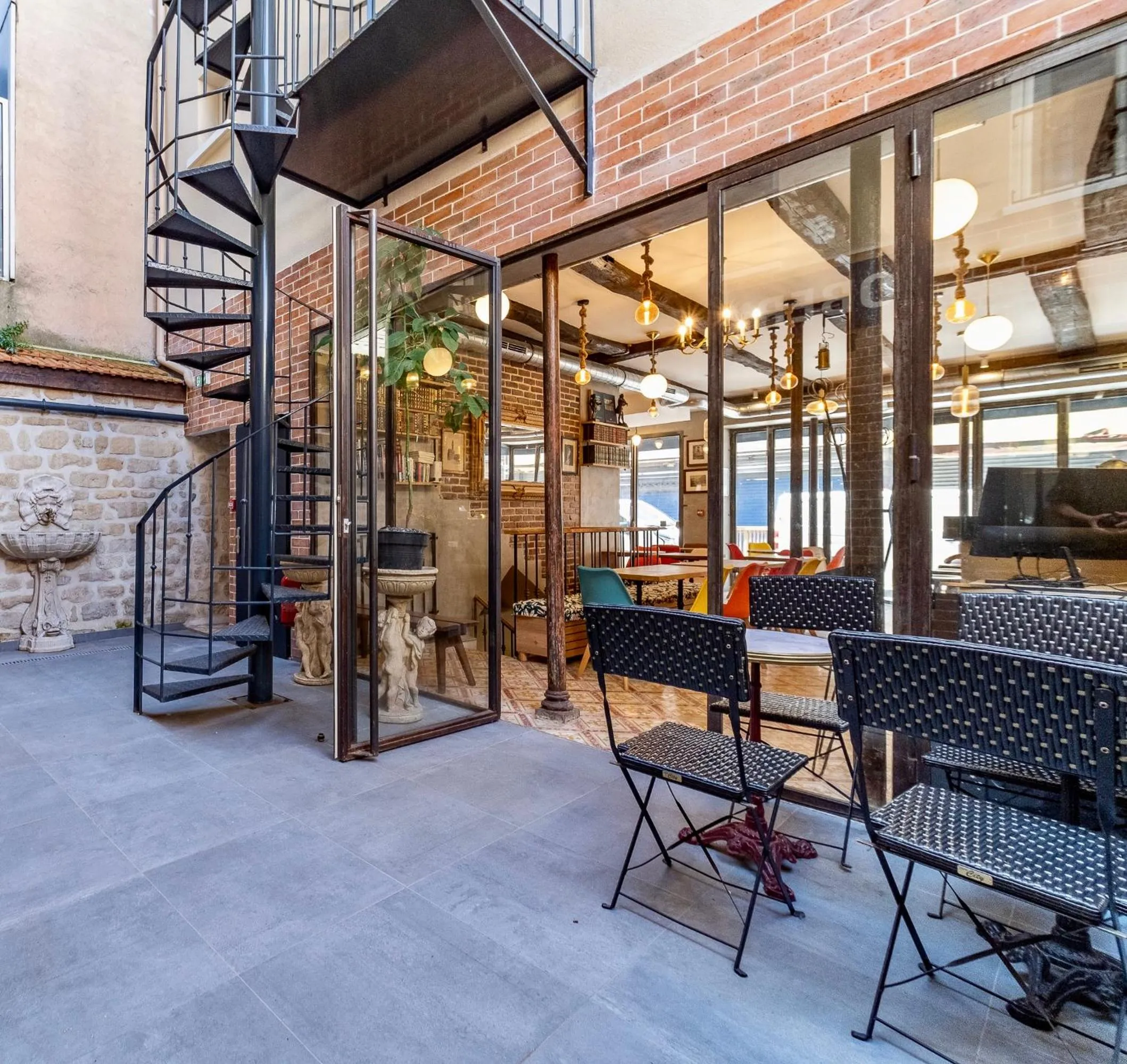 Property building in FRATERNiTY-HOTEL