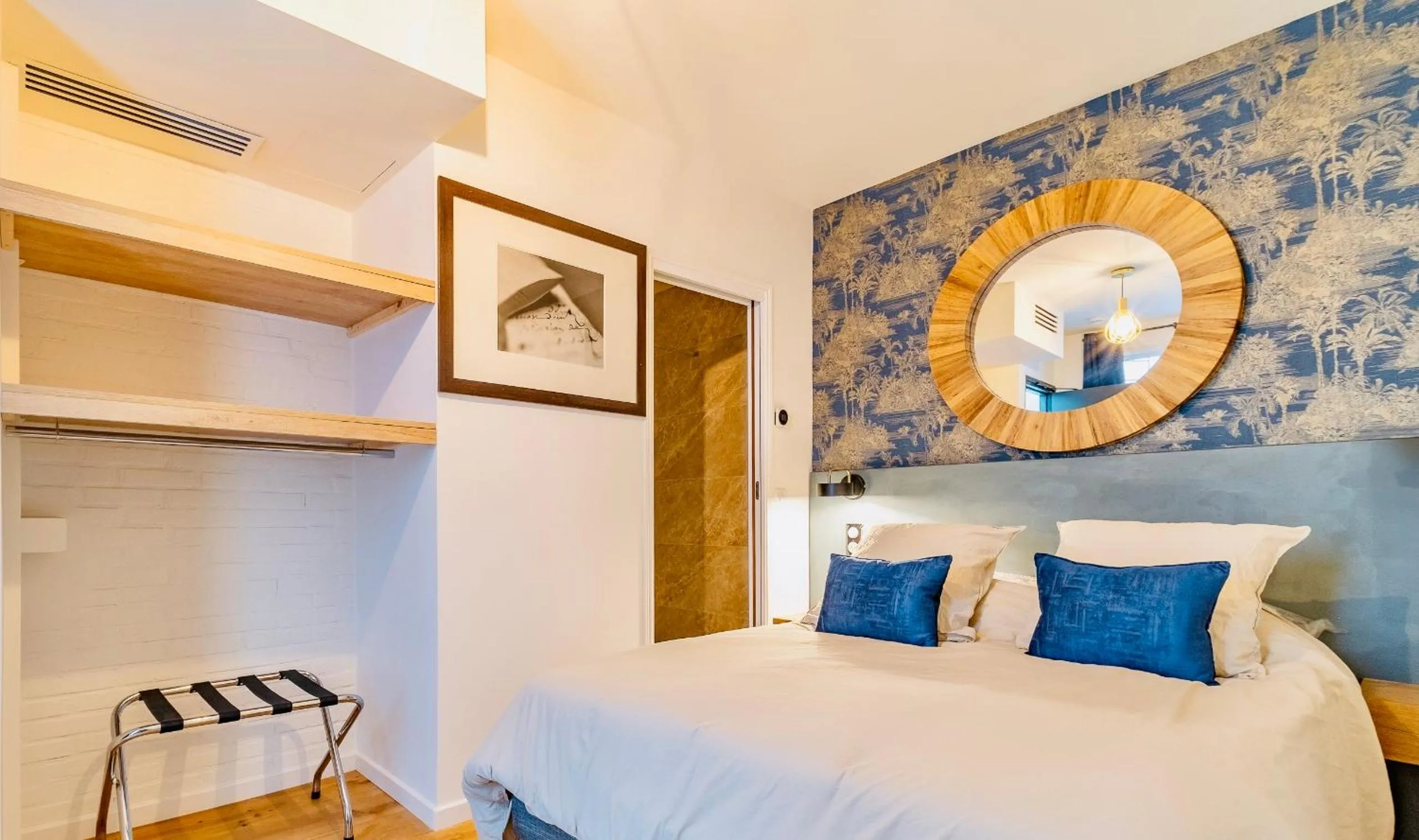 Bed in FRATERNiTY-HOTEL