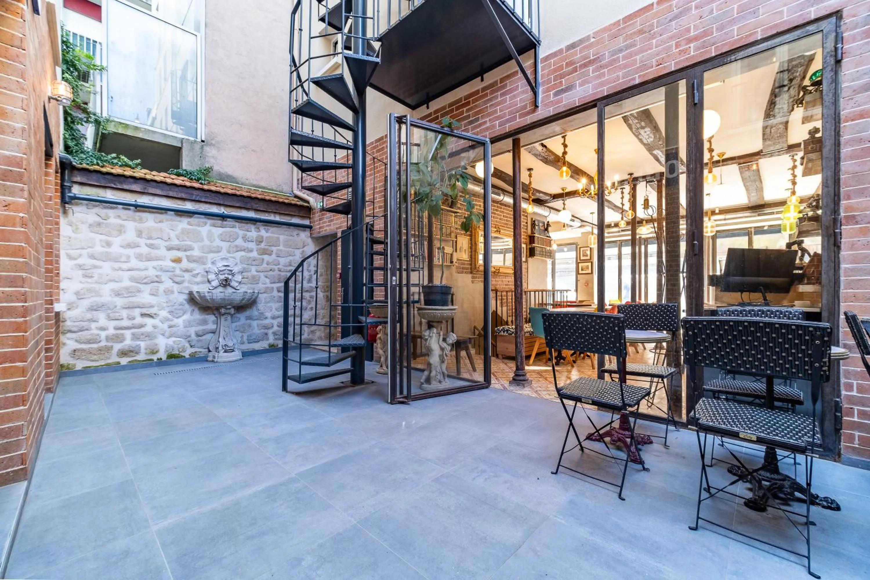 Patio in FRATERNiTY-HOTEL