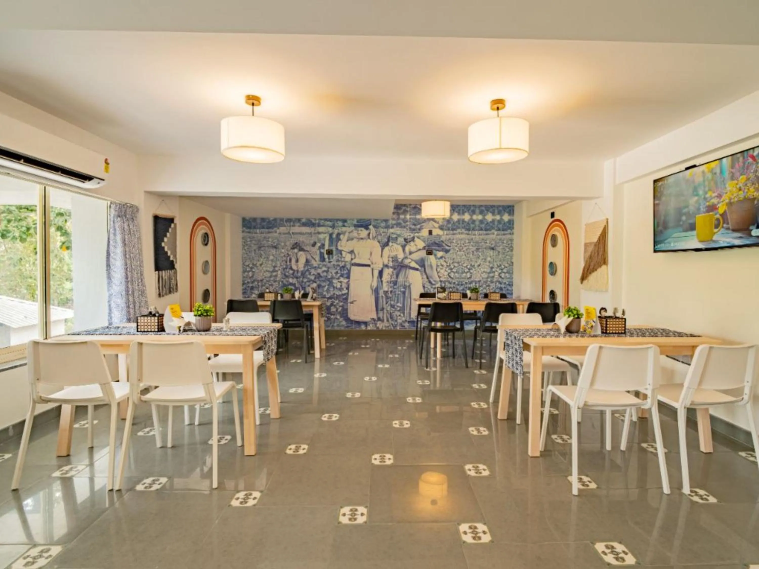 Restaurant/places to eat in The Hosteller Goa, Old Goa