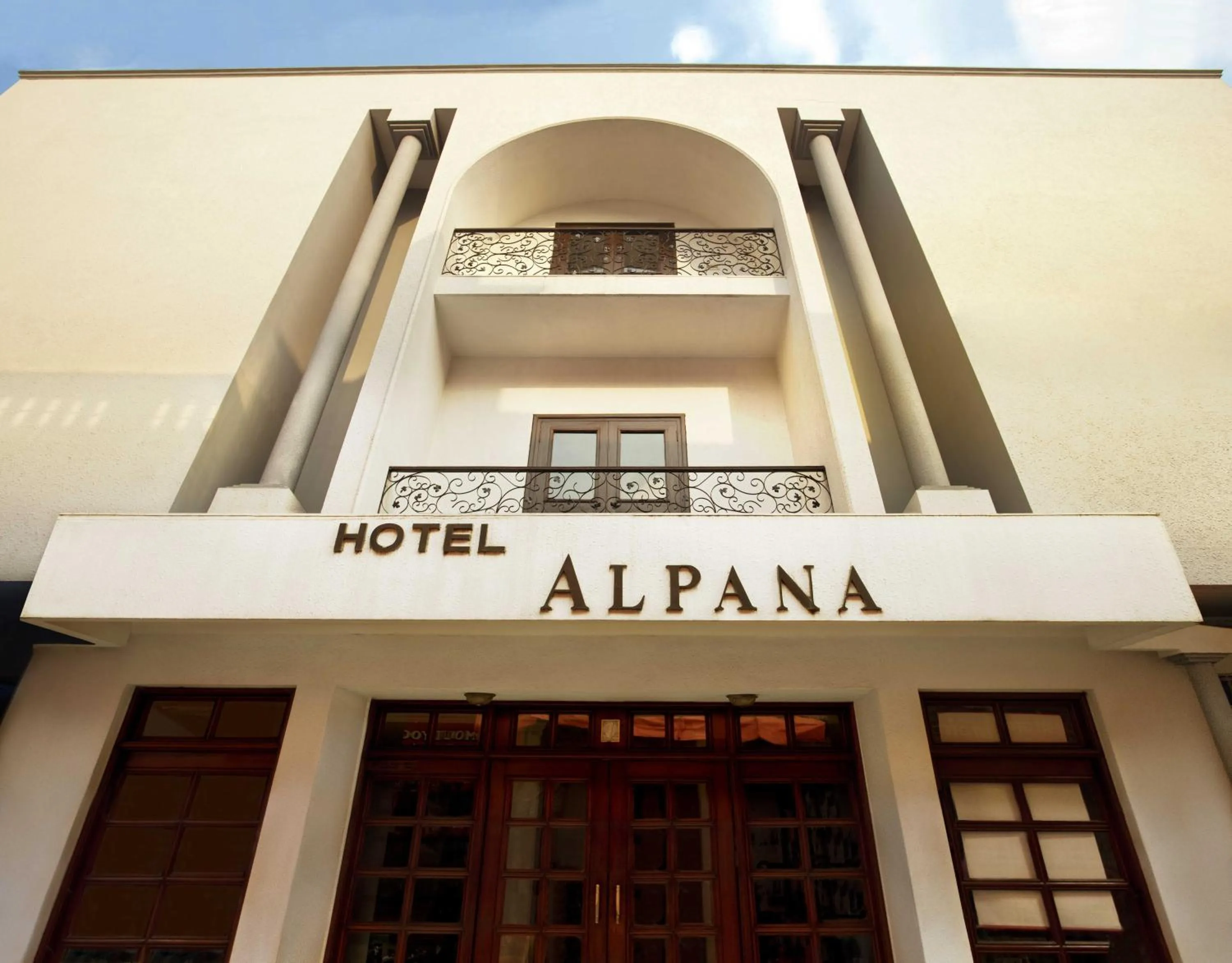 Facade/entrance in Hotel Alpana
