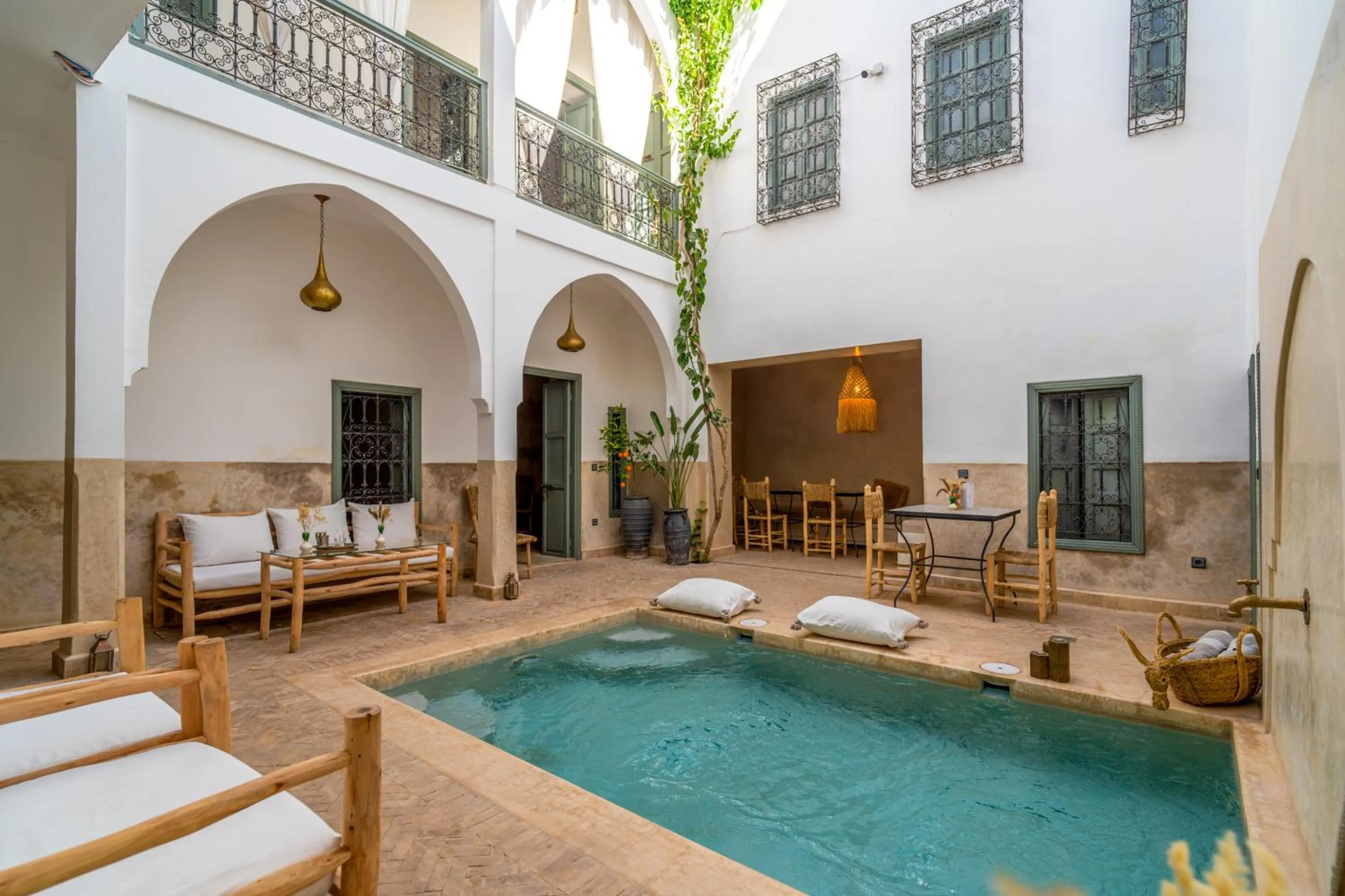 Swimming pool in Riad Nafora