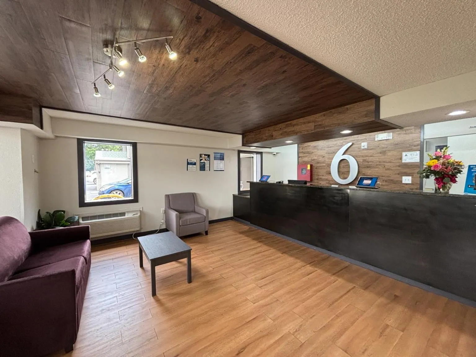 Lobby or reception in Studio 6 Suites Charlotte, NC Northlake