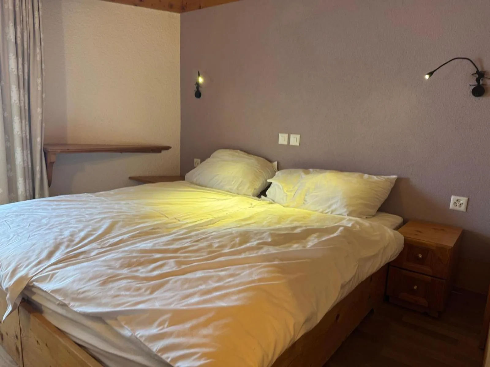 Bedroom, Bed in Apartment 162 - Bristol
