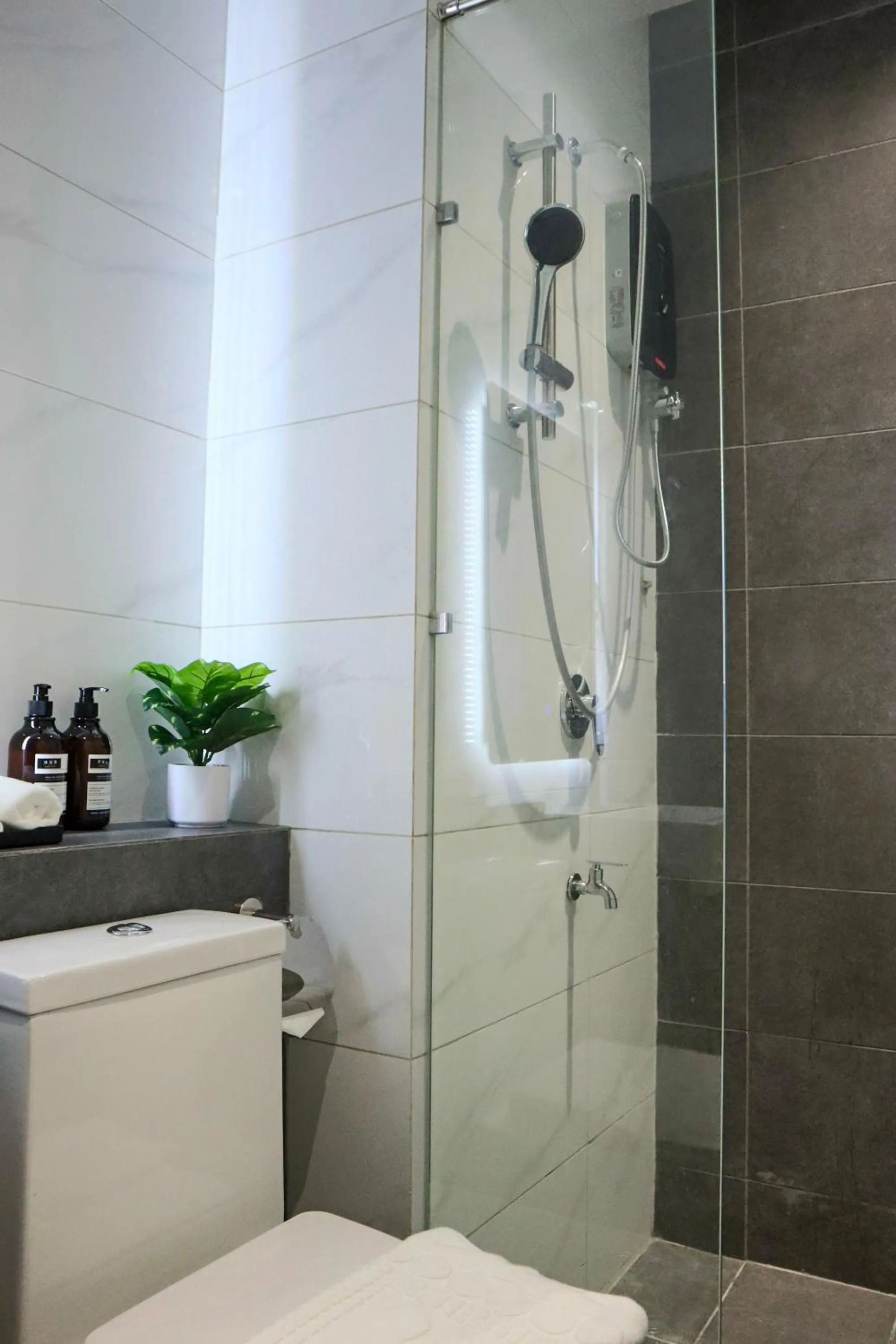 Shower in The SIGAR Hotel at Sutera Bay