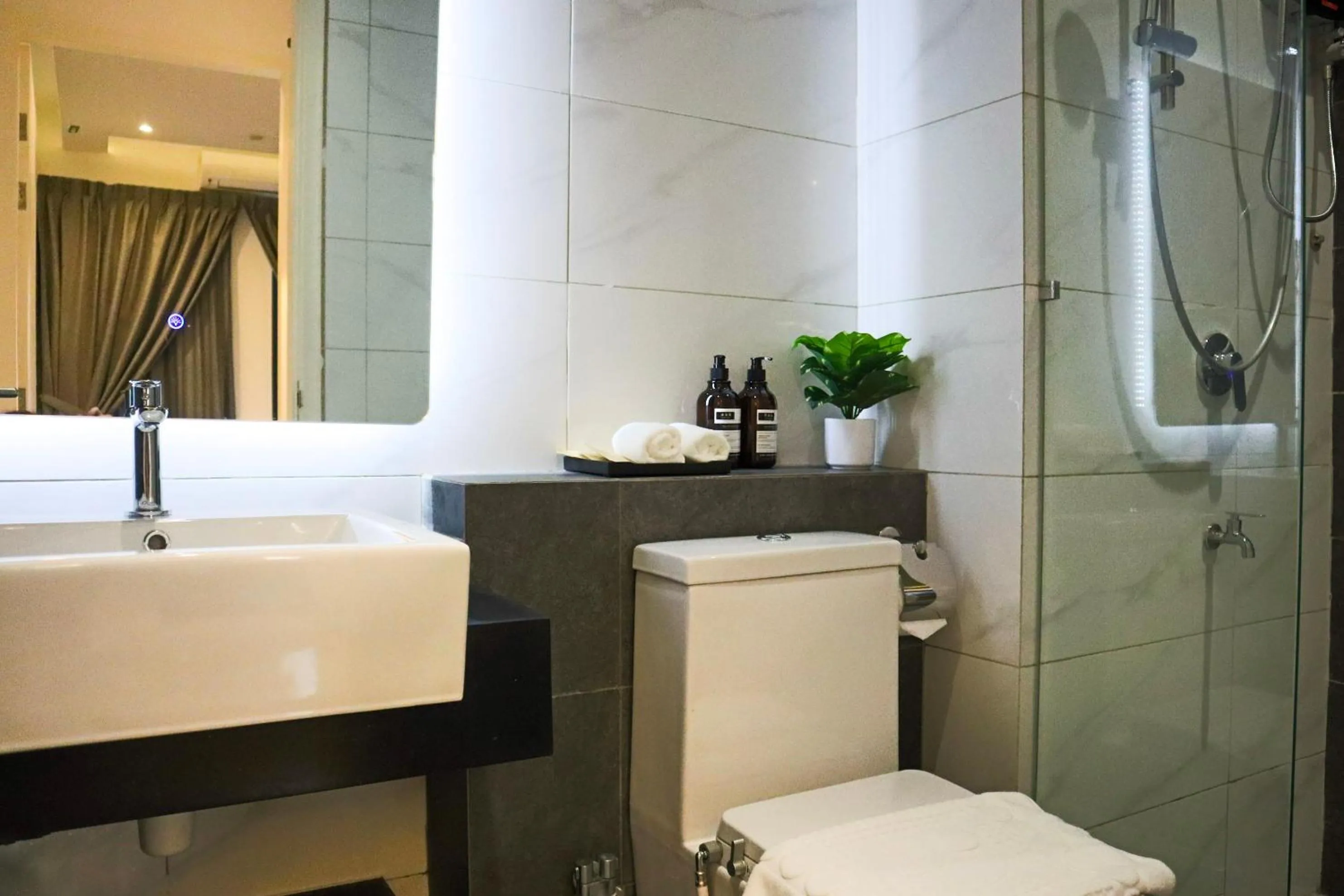 Shower in The SIGAR Hotel at Sutera Bay