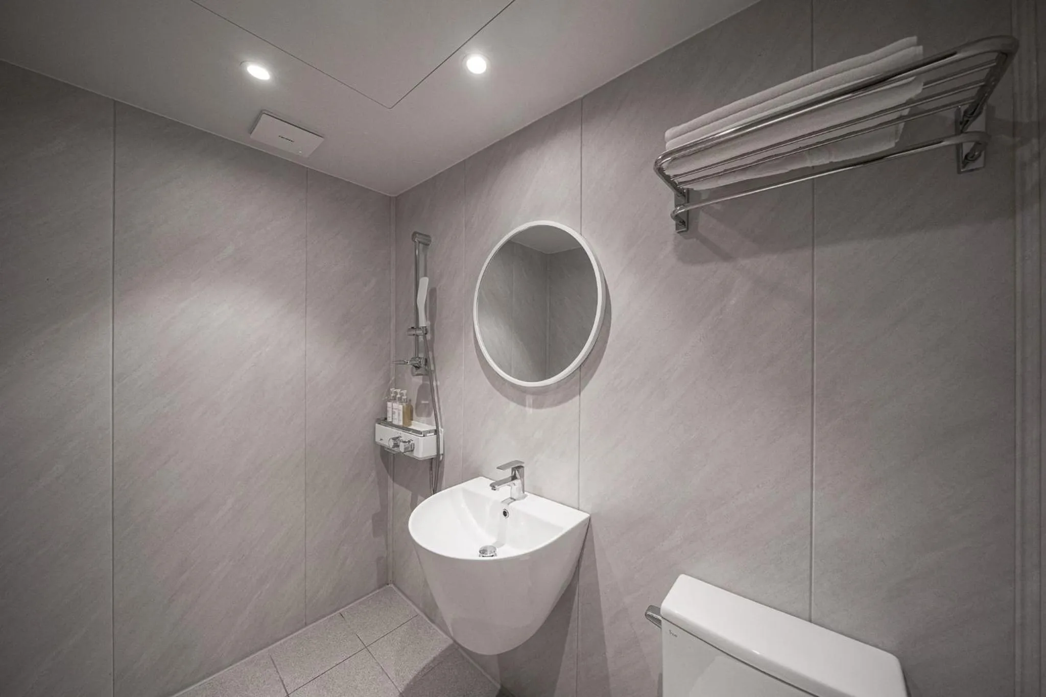 Elegance hotel hwangridan