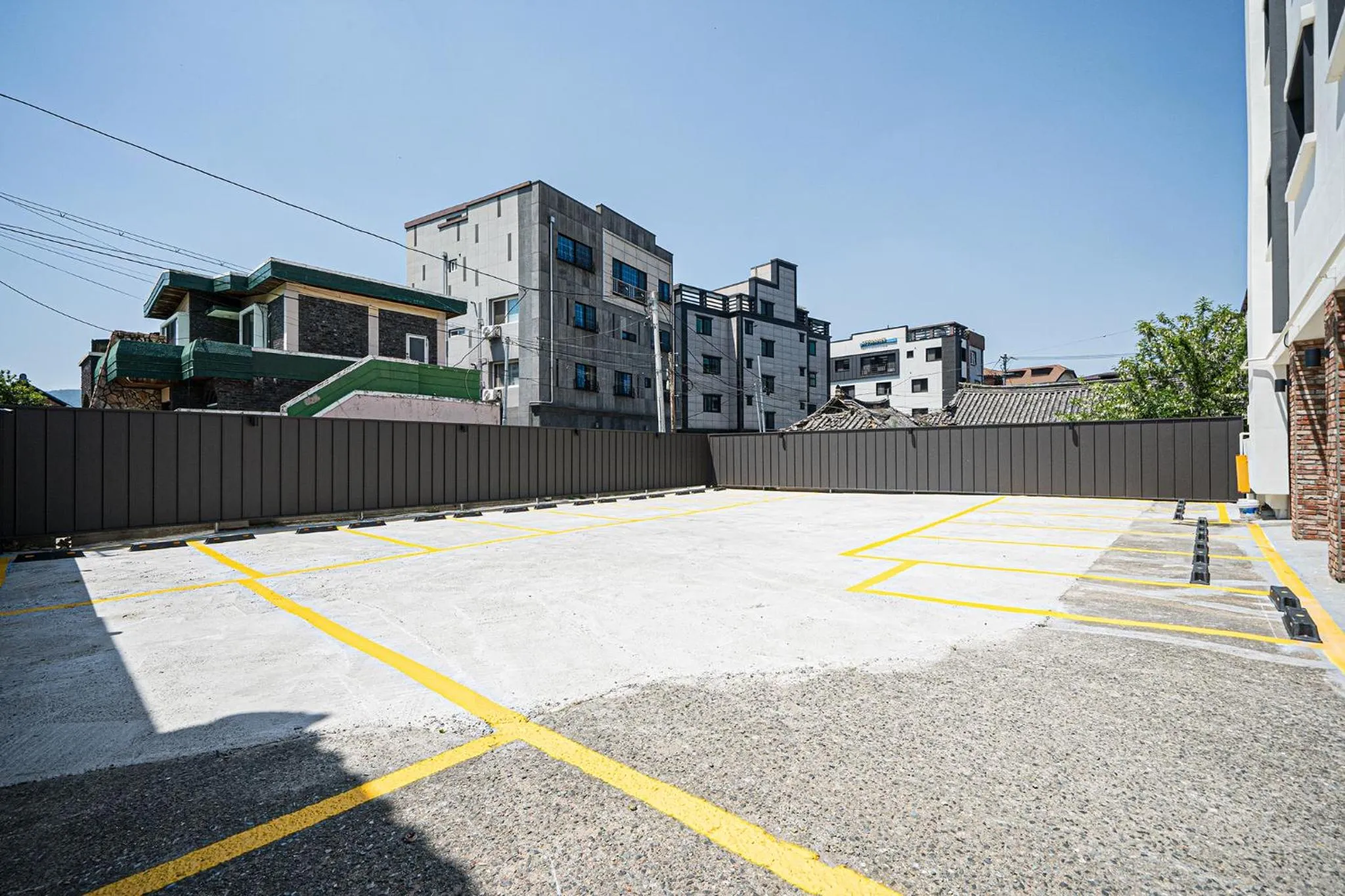 Parking in Elegance hotel hwangridan