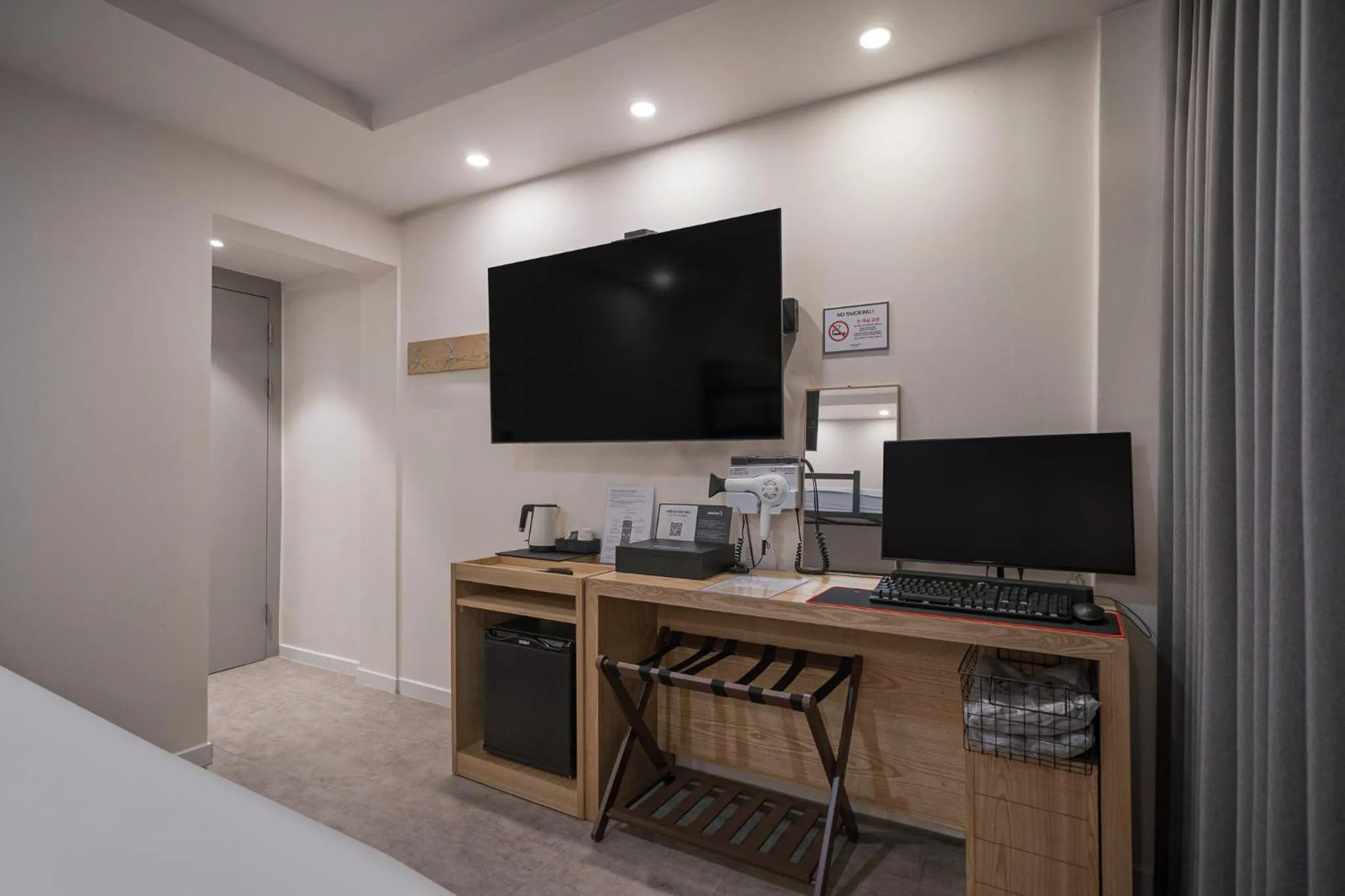 Elegance hotel hwangridan