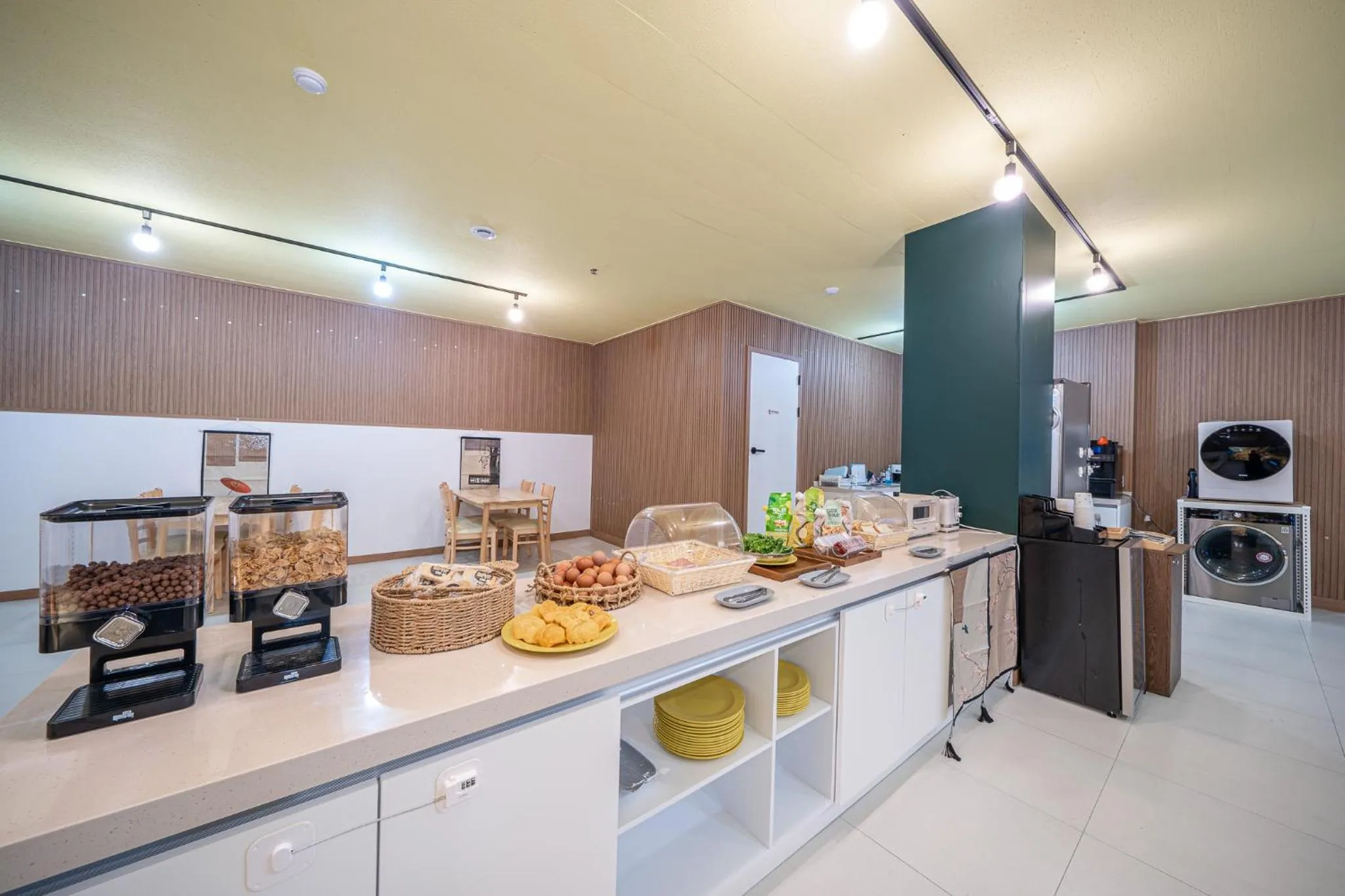 Food in Elegance hotel hwangridan