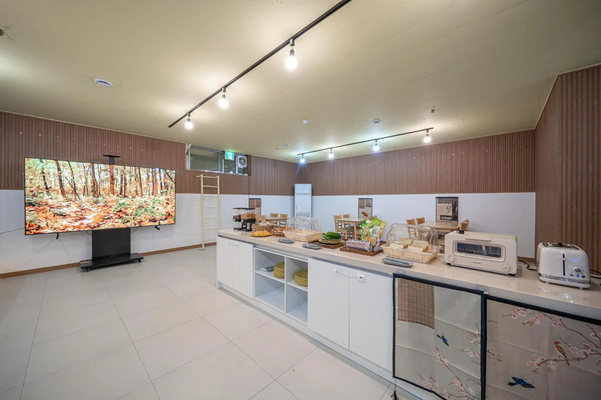 Food in Elegance hotel hwangridan