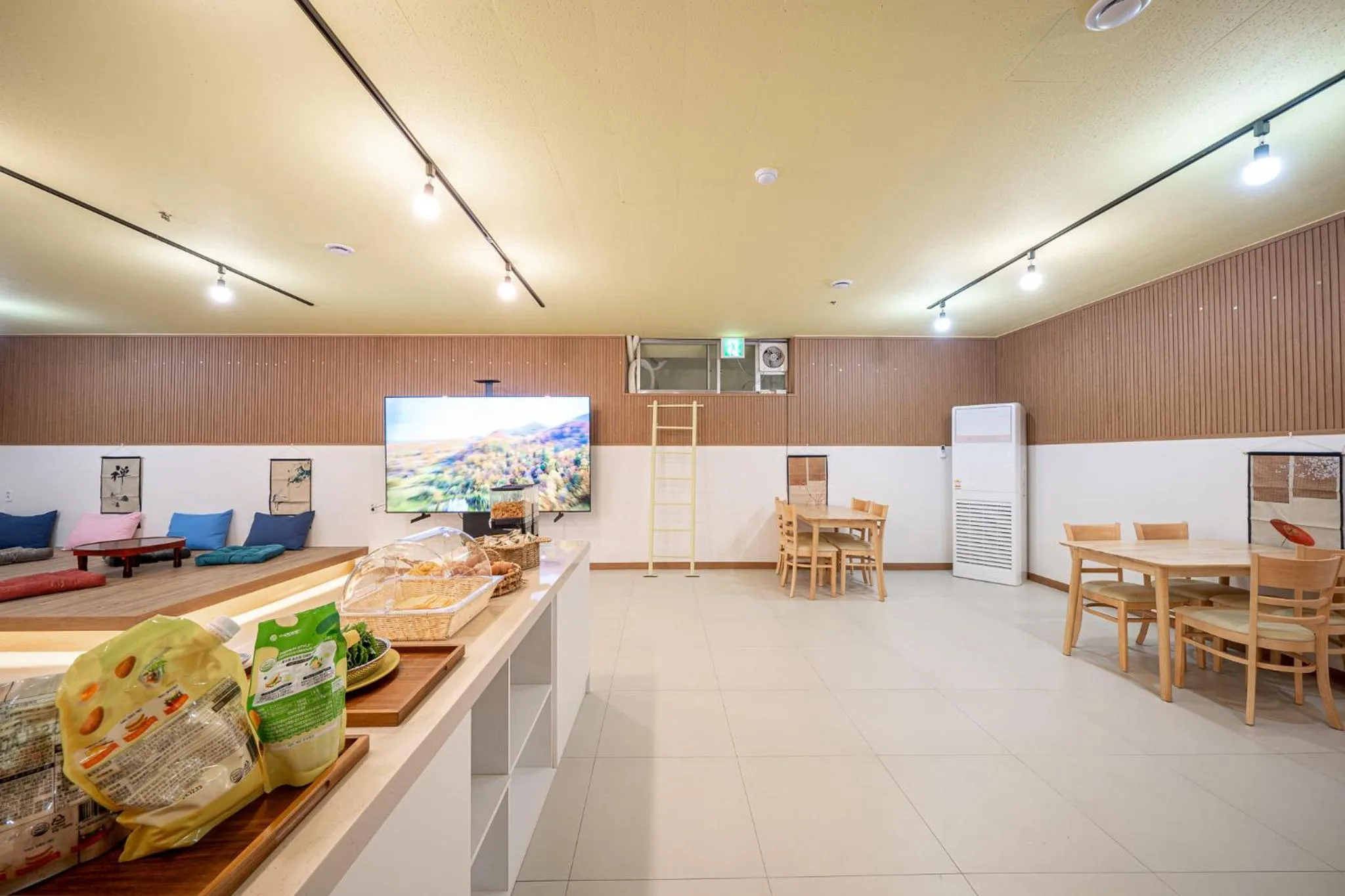 Seating area in Elegance hotel hwangridan