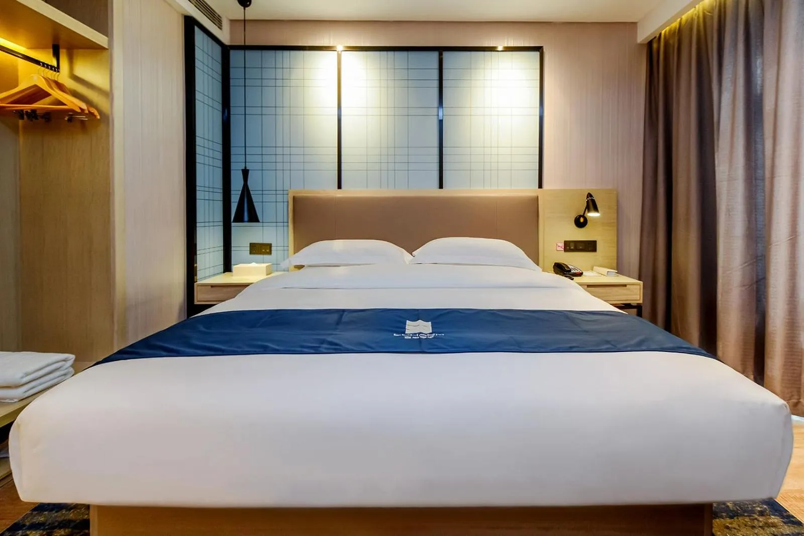 Bed in Echarm Hotel Chongqing Dadukou Commercial Center Xinshancun Metro Station Branch