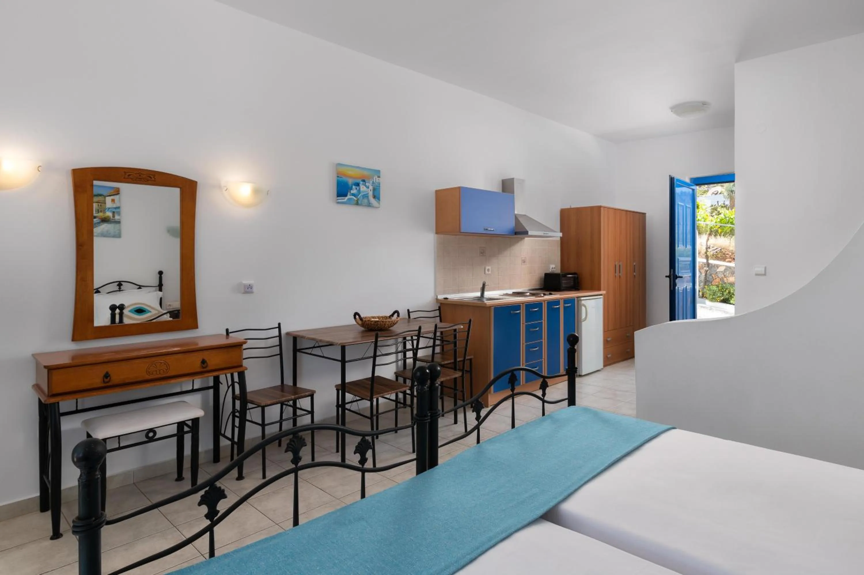 TV and multimedia, Bed in 'Lindian Myth' Sea View Studios