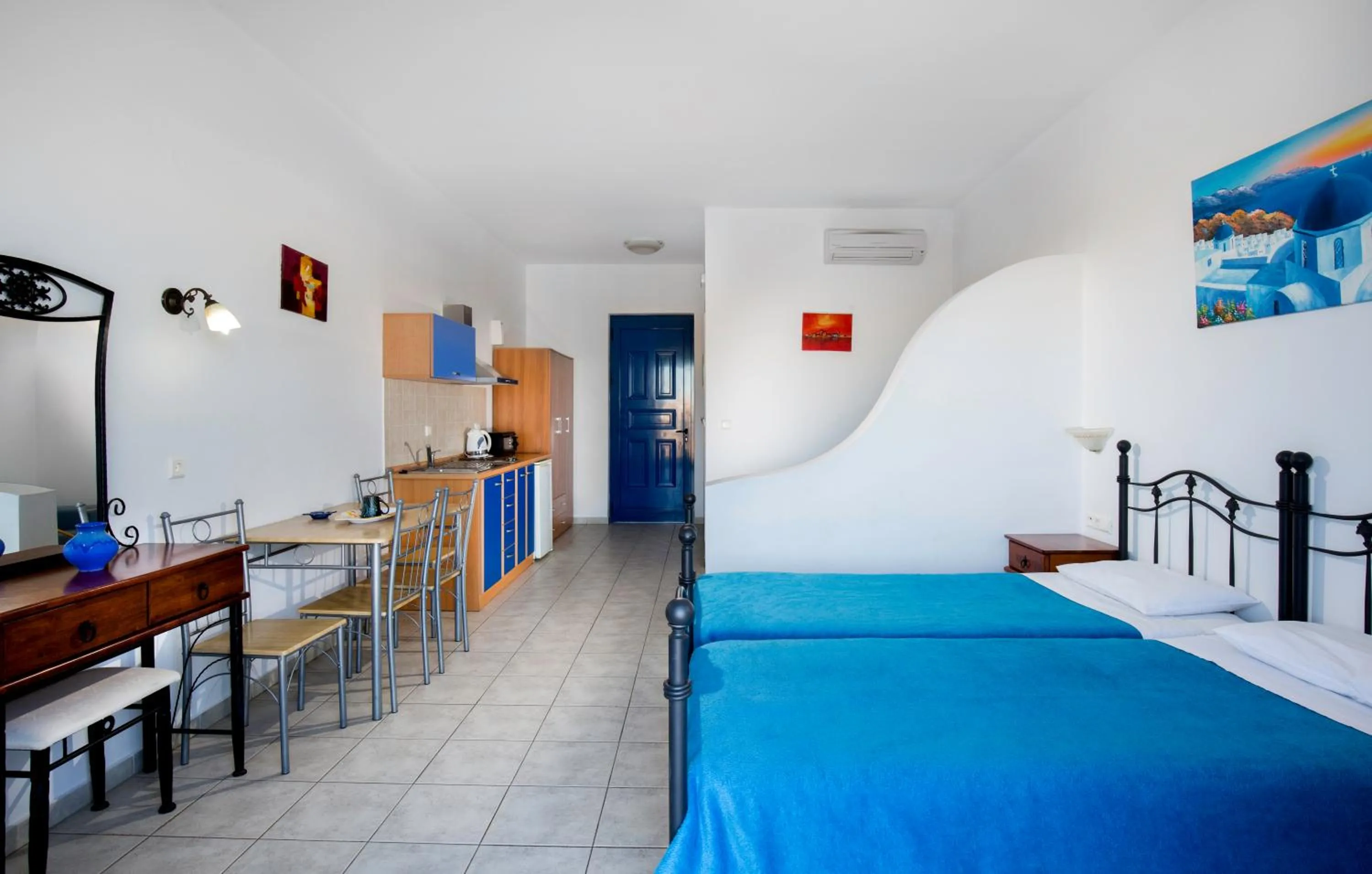 TV and multimedia, Bed in 'Lindian Myth' Sea View Studios