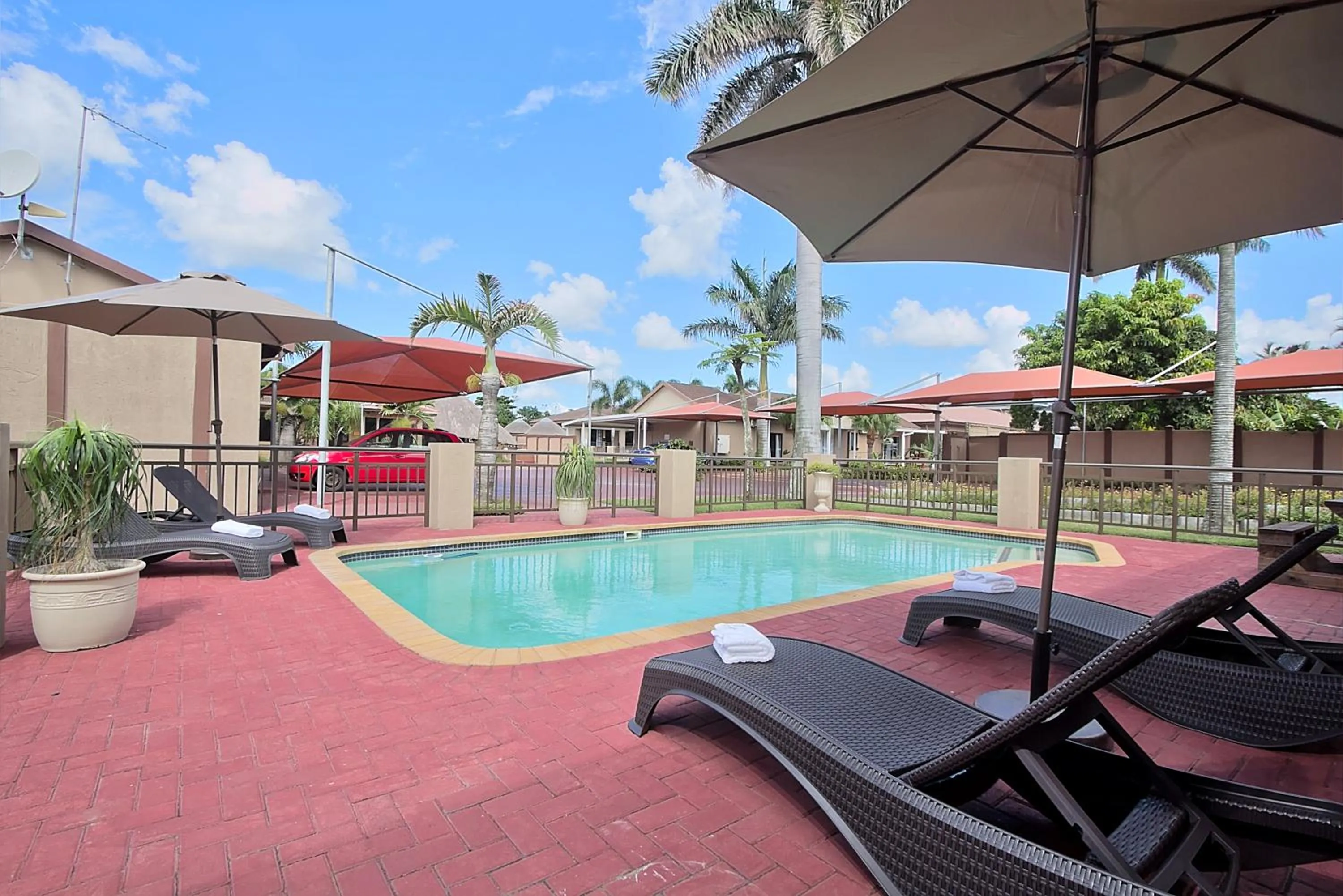 Swimming pool in Gecko Inn