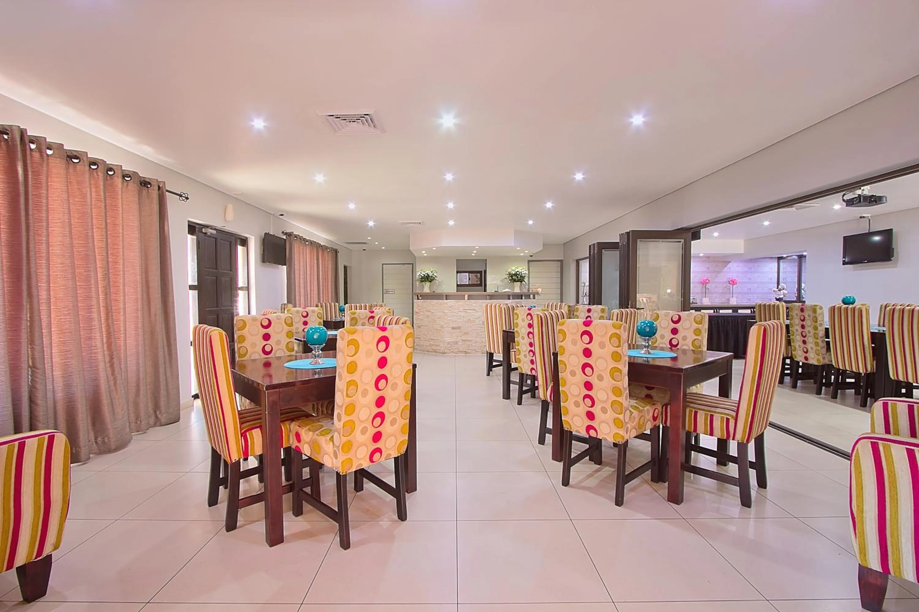 Restaurant/places to eat in Gecko Inn