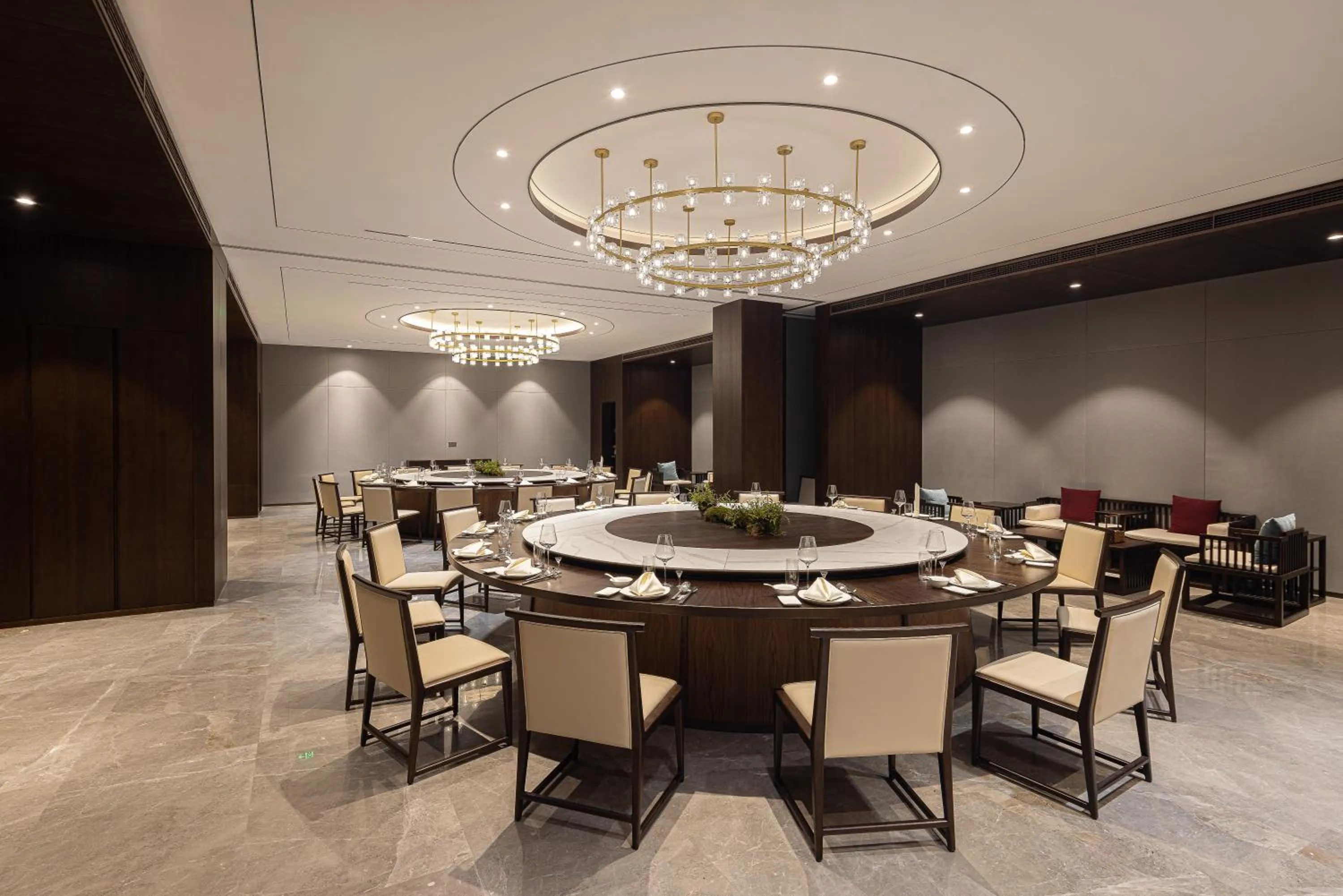 Restaurant/places to eat in Home2 Suite by Hilton Chengdu Huaizhou New Town