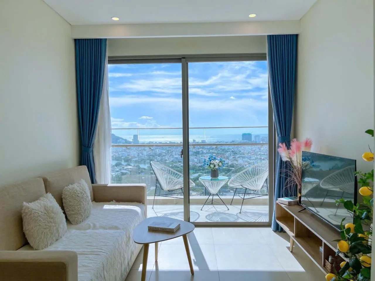 Communal lounge/ TV room in The Sóng Vũng Tàu - Thương's Homestay