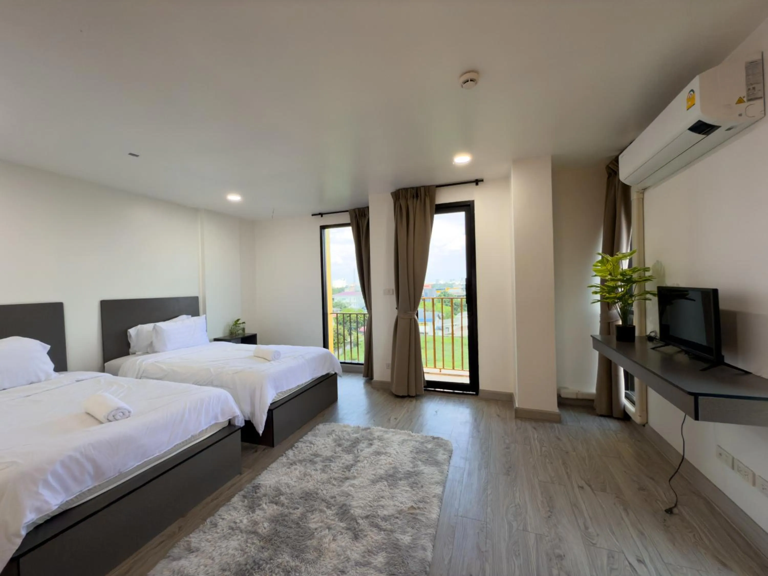 Bed in Breezewood Bangkok Hotel