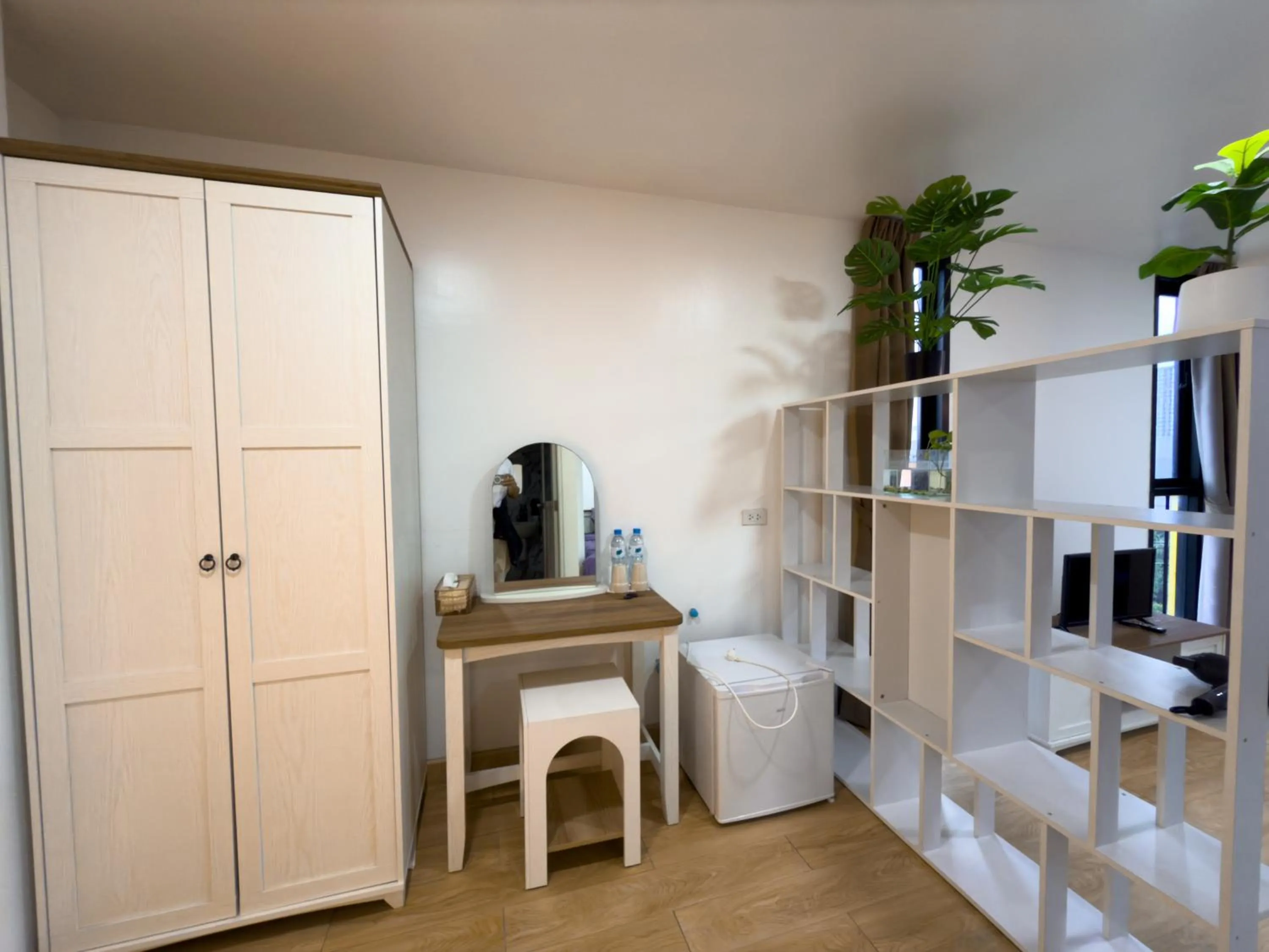 wardrobe in Breezewood Bangkok Hotel