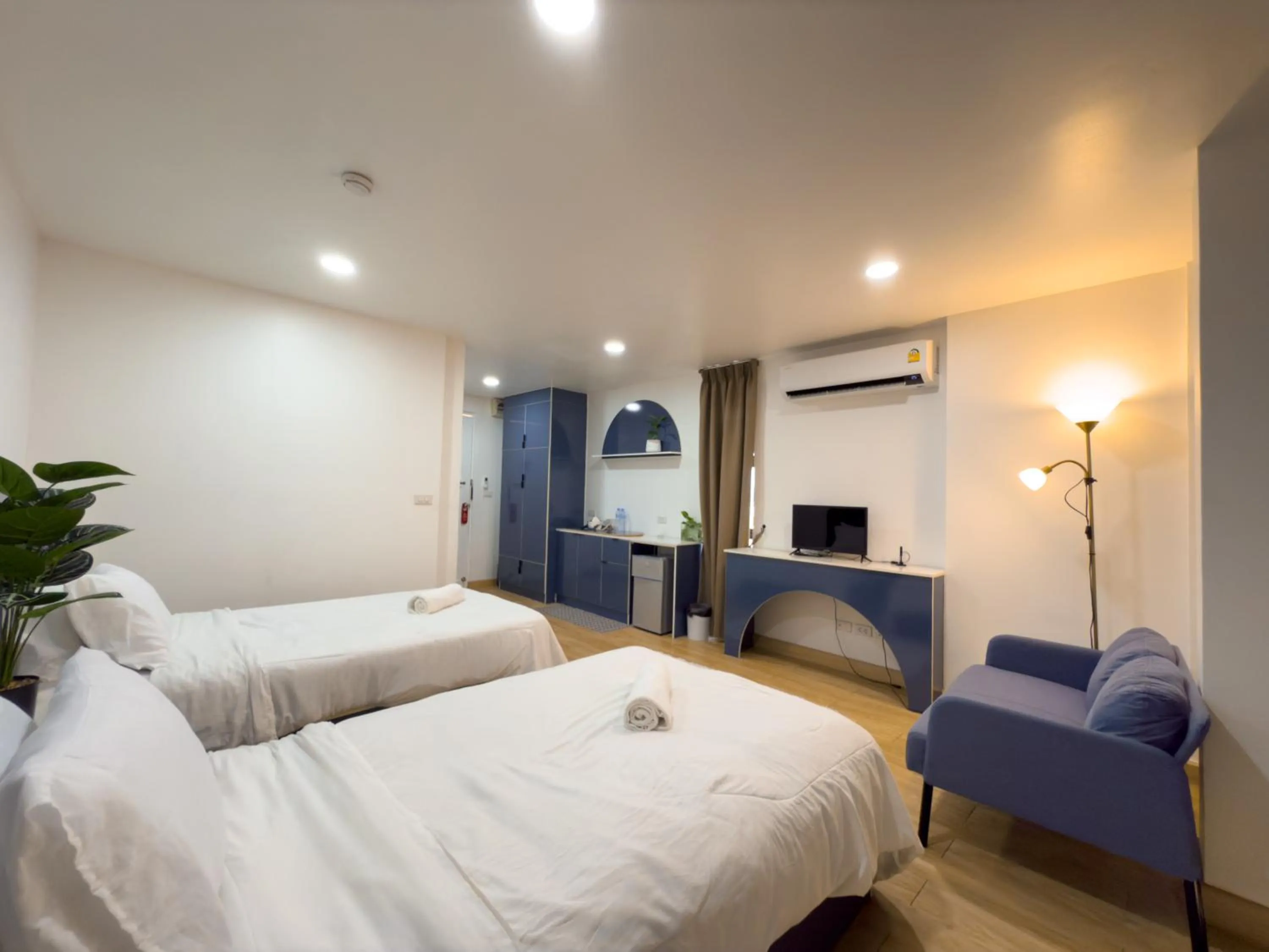 Bed in Breezewood Bangkok Hotel