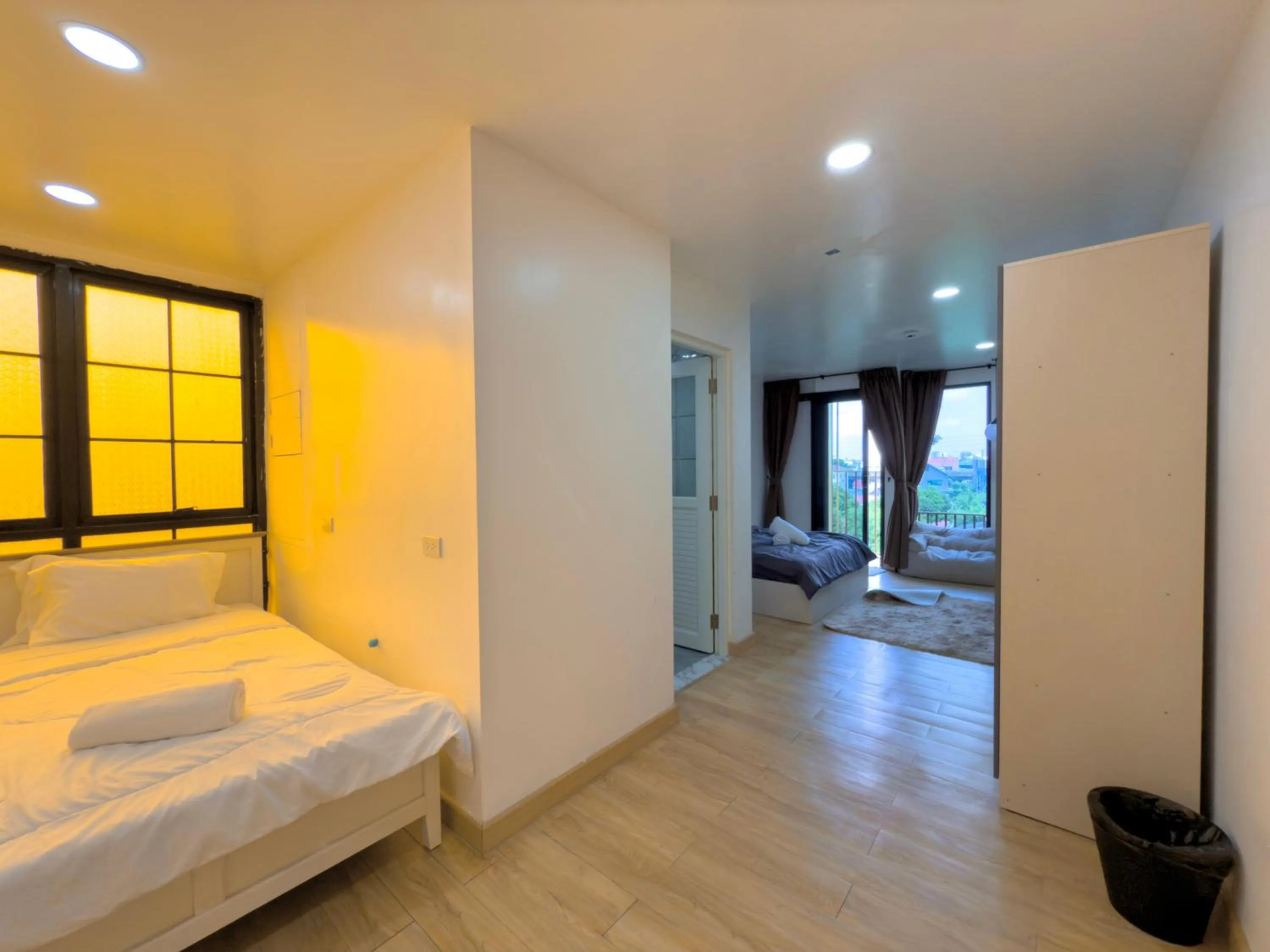 Photo of the whole room, Bed in Breezewood Bangkok Hotel