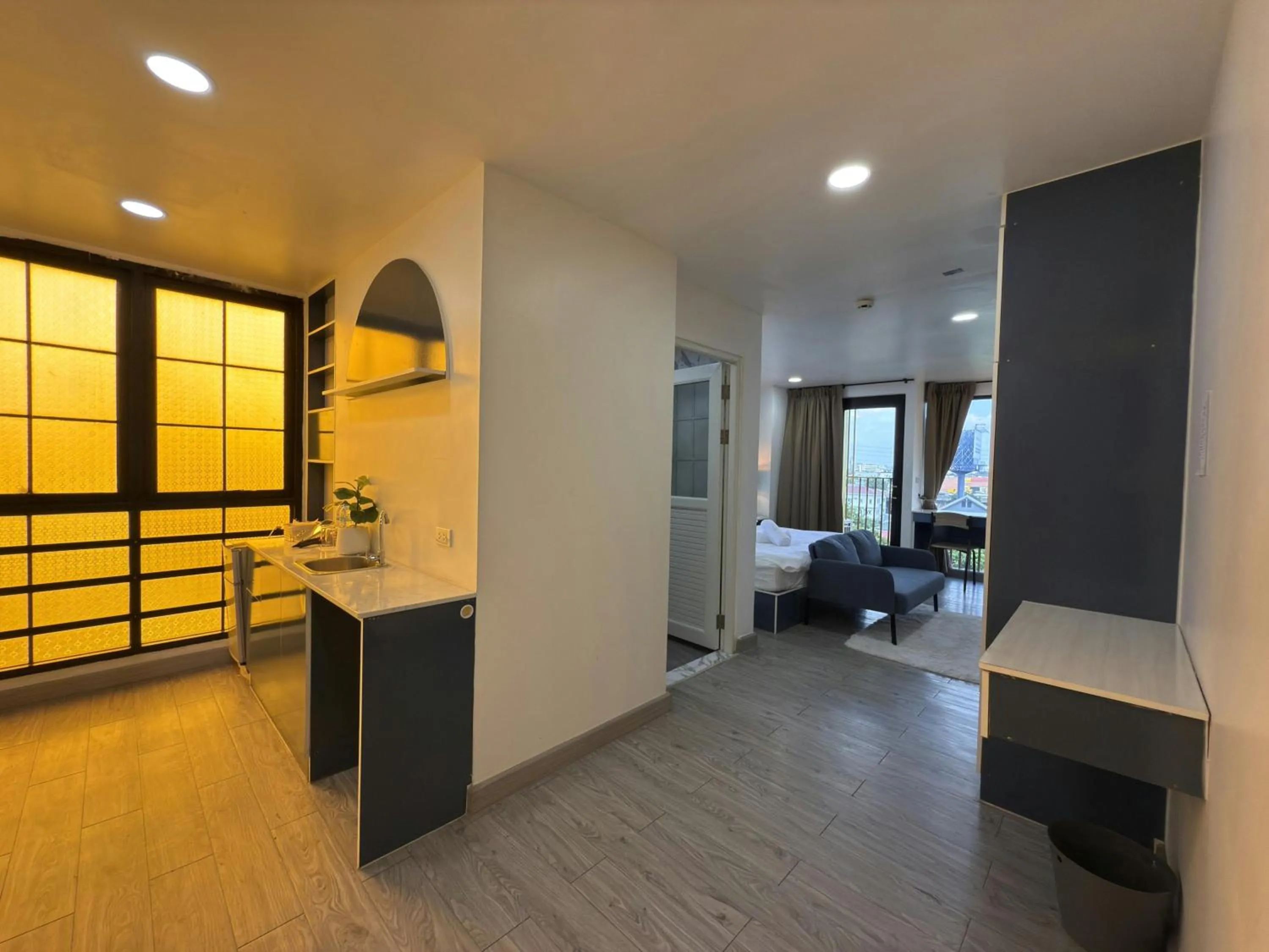 Kitchen or kitchenette in Breezewood Bangkok Hotel