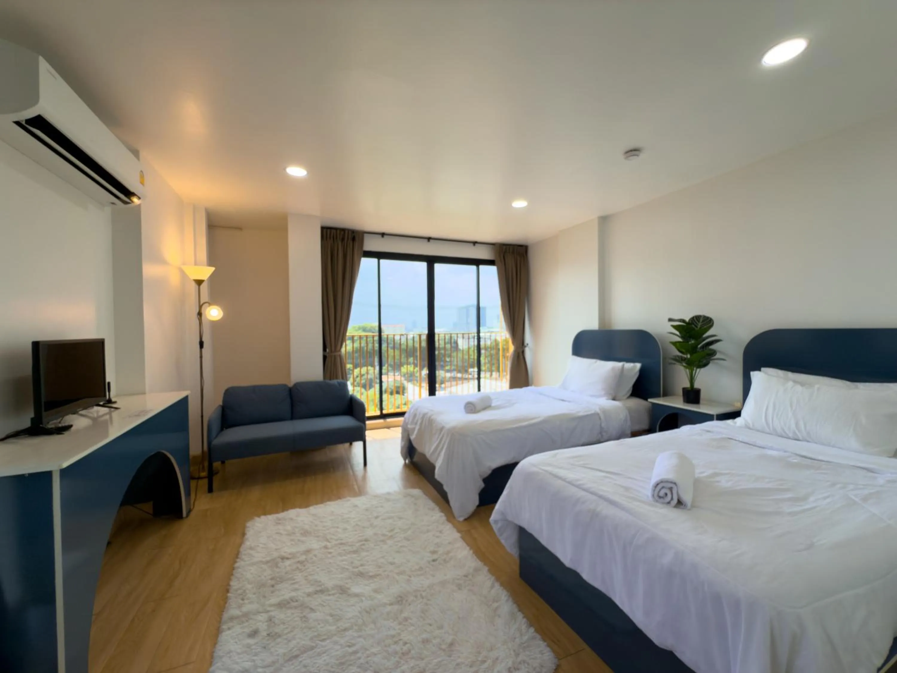 Bed in Breezewood Bangkok Hotel