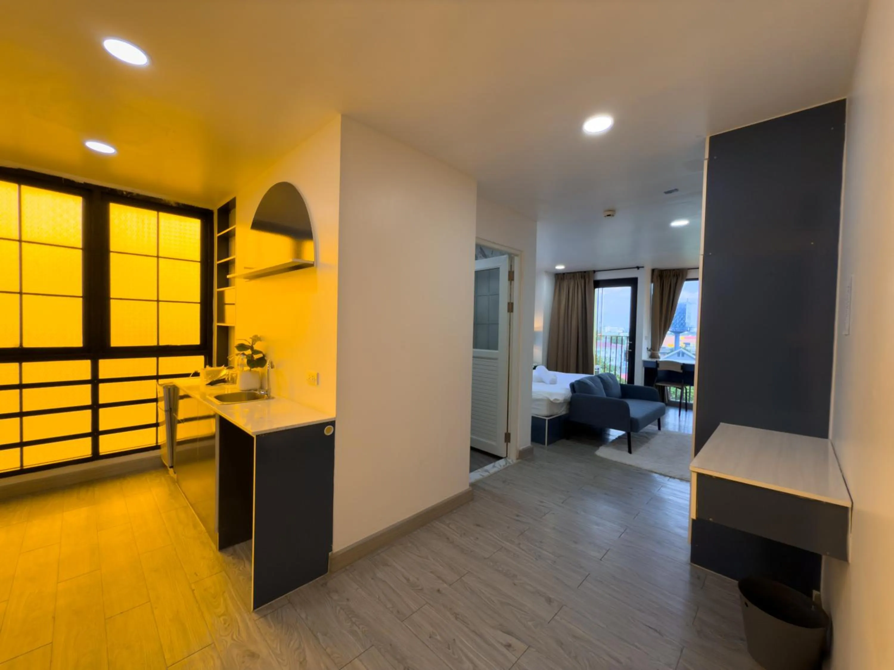 Kitchen or kitchenette in Breezewood Bangkok Hotel