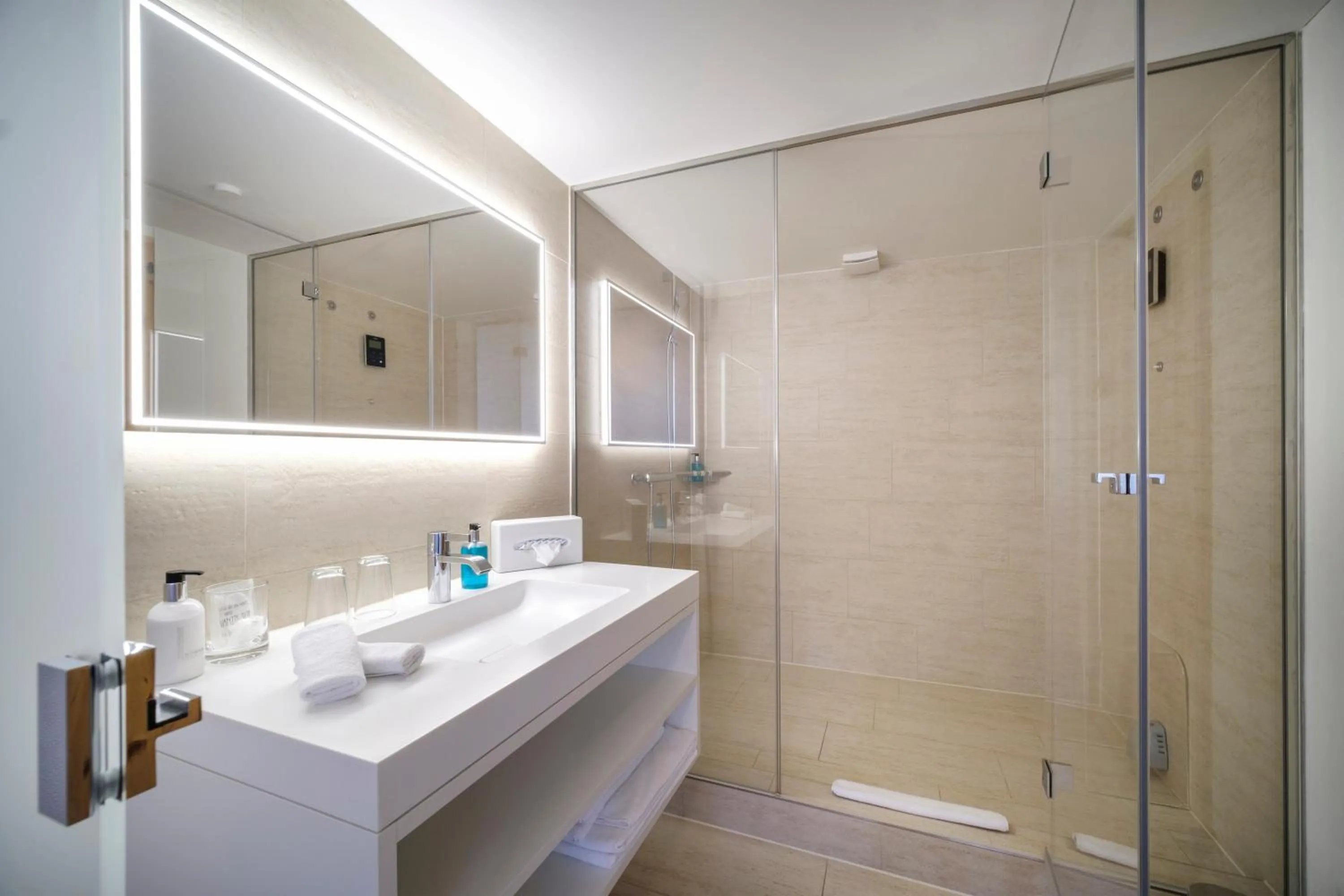 Shower in Hotel Seehof direkt am Heidsee