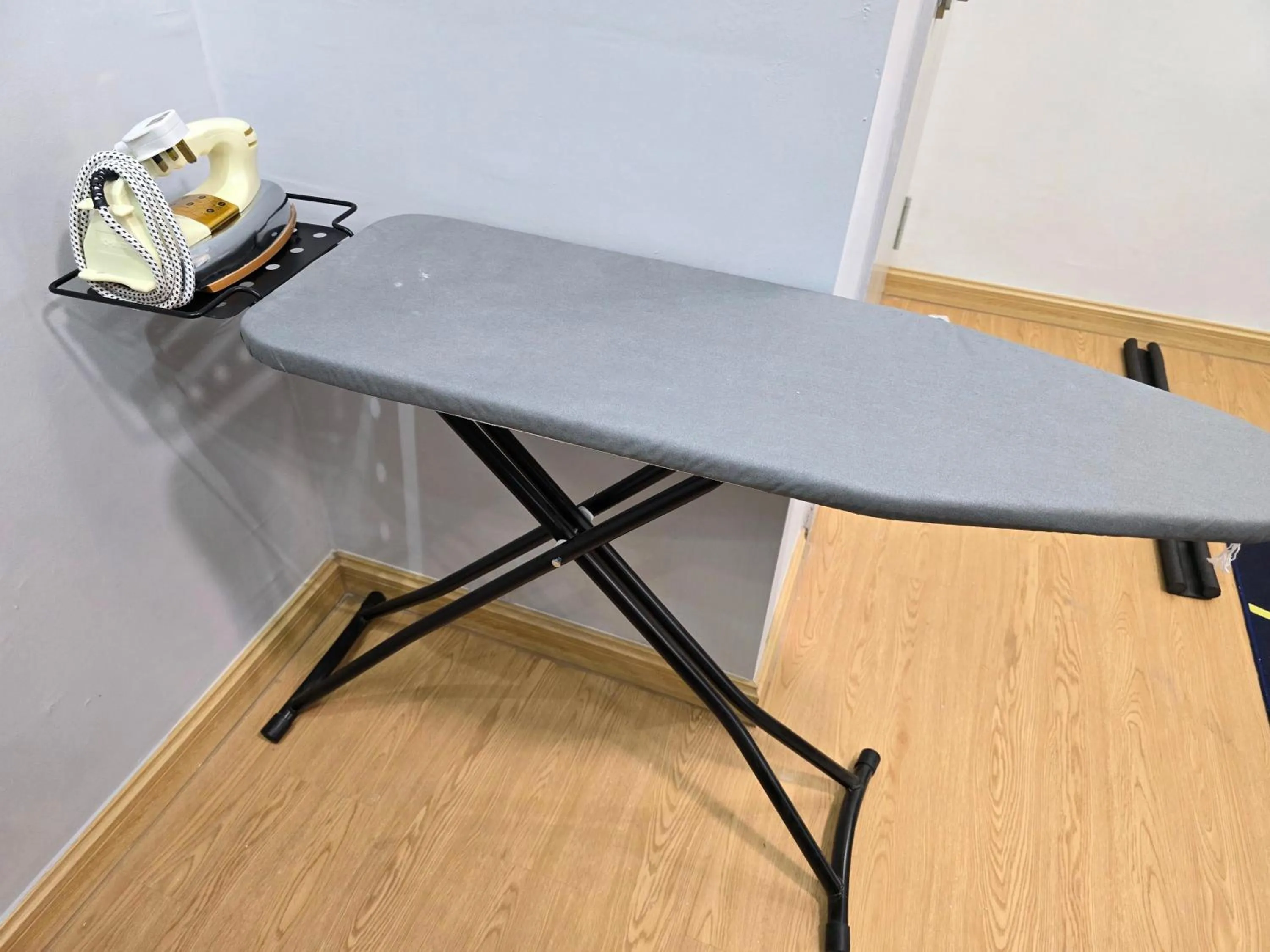 flat iron in Khaimal Valley Suite - Pool View