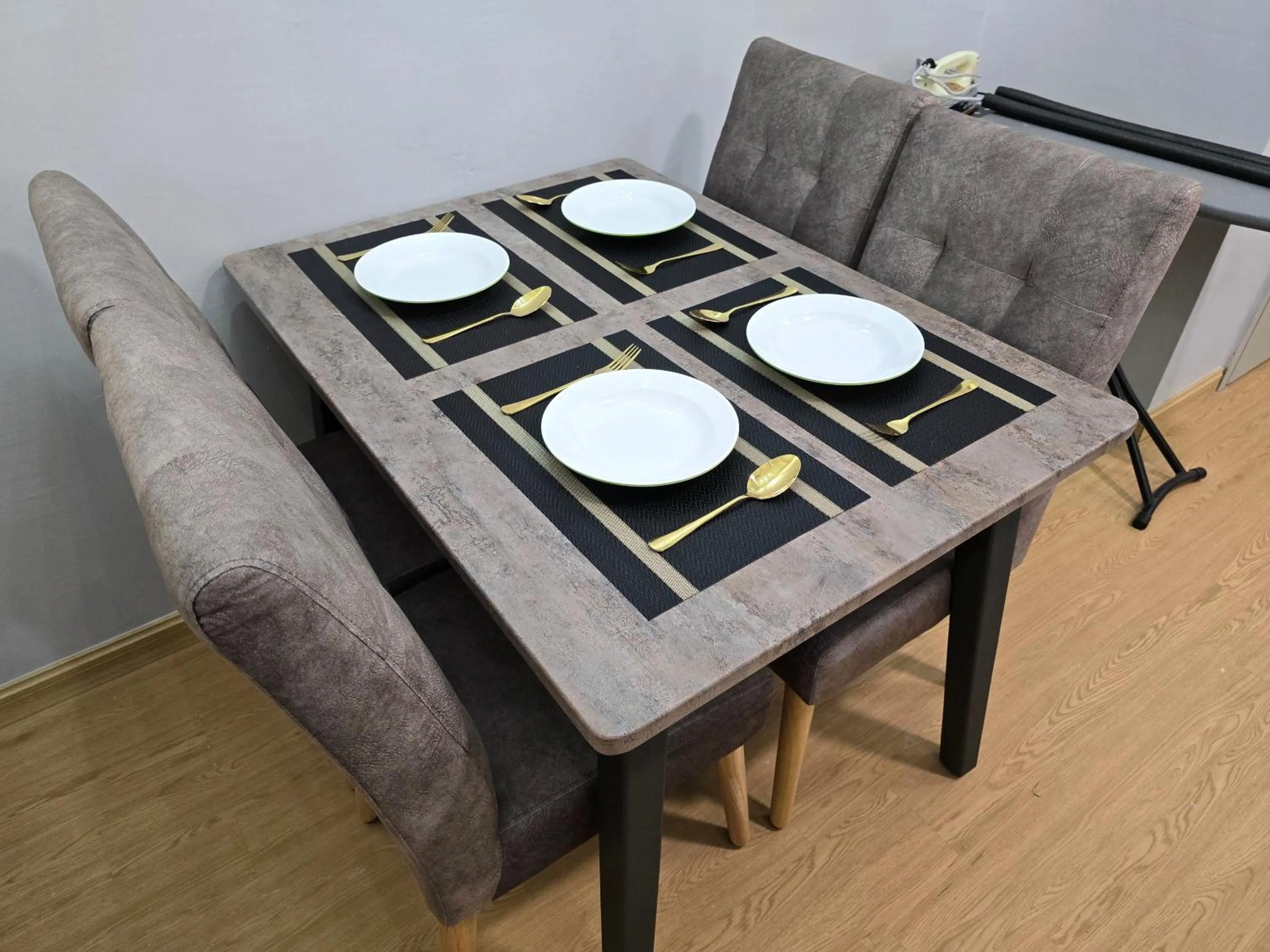 Dining area in Khaimal Valley Suite - Pool View