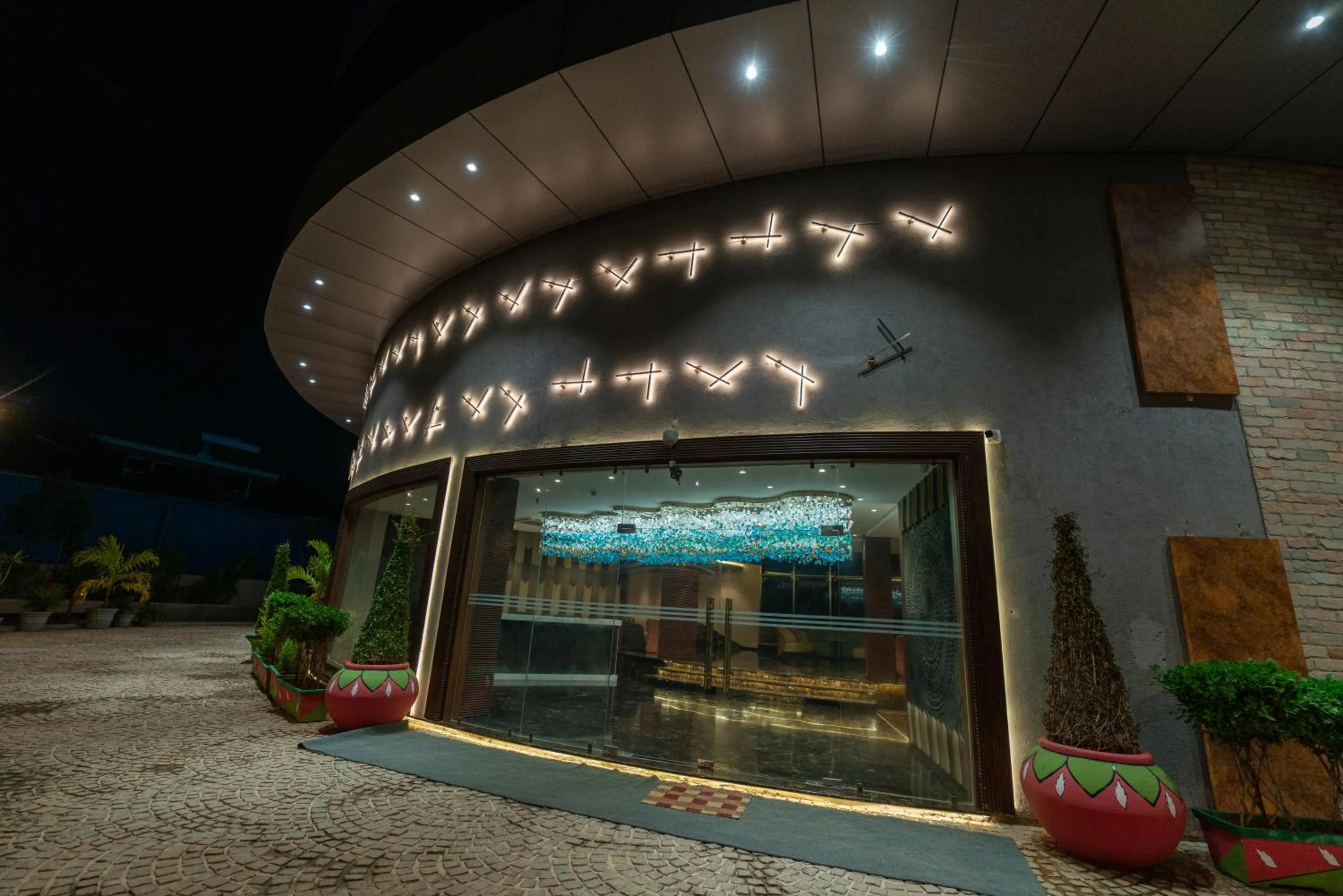 Facade/entrance in Clarks Inn Suites Hyderabad Airport