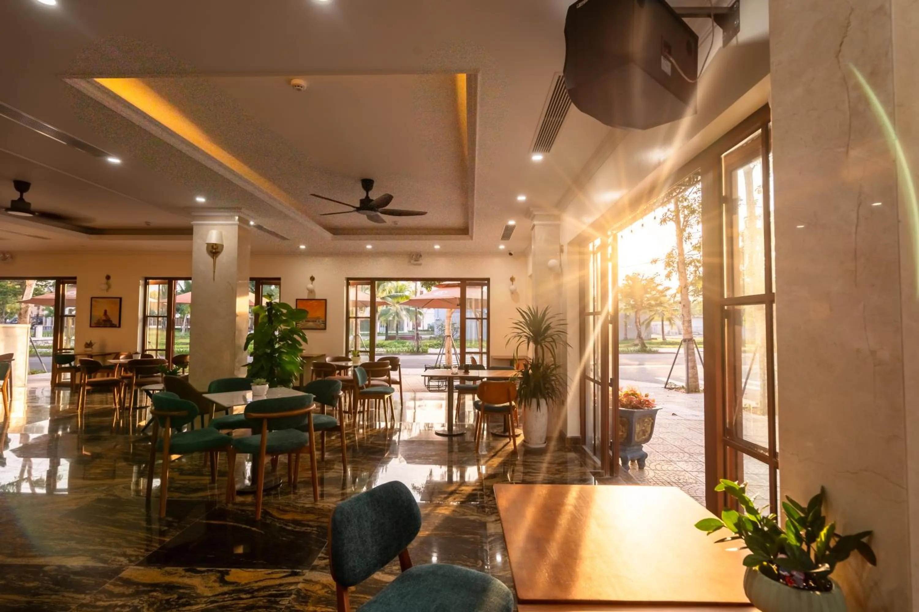 Restaurant/places to eat in Anston Castle Hotel Phu Quoc Sunset Town