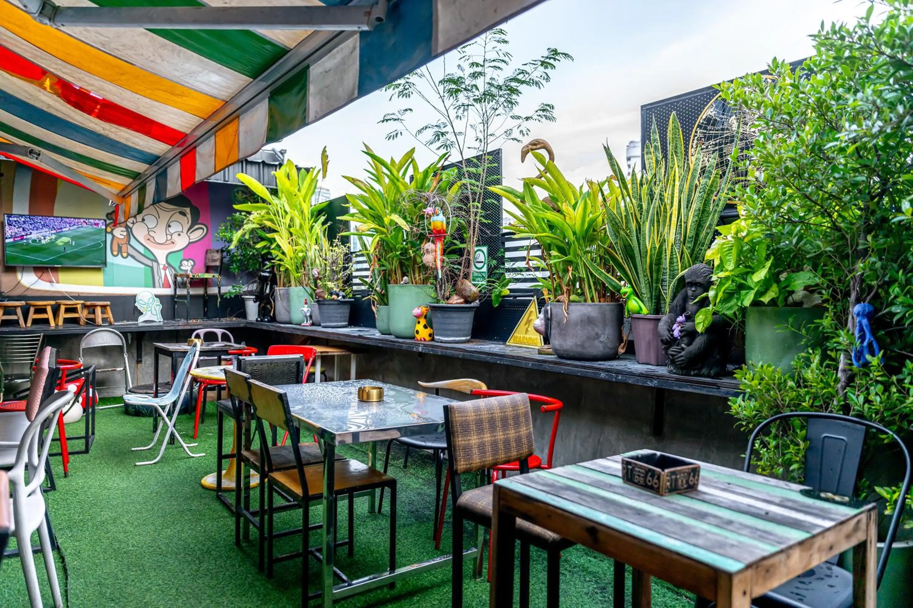 Restaurant/places to eat in Vibes Hostel Bangkok