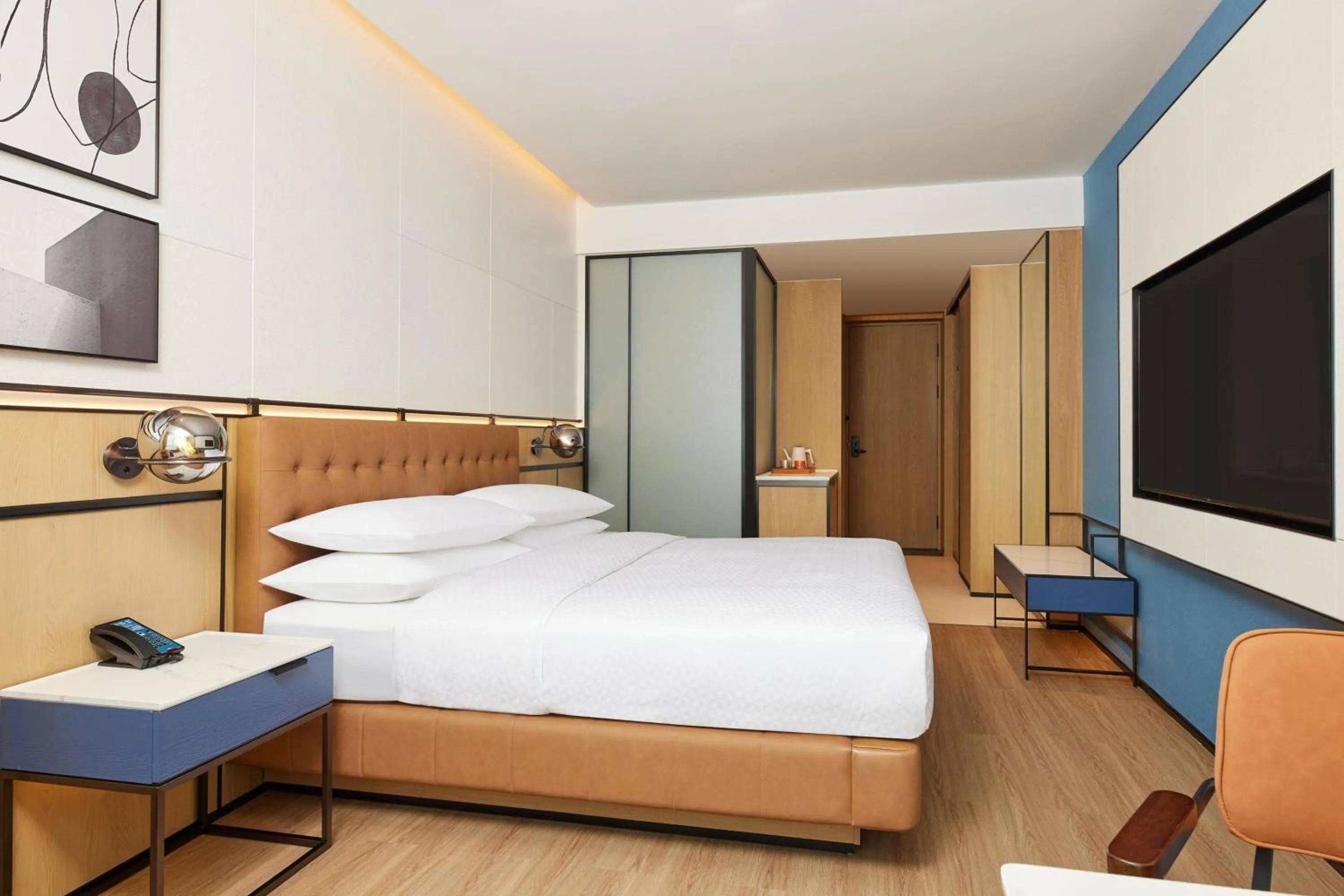 Photo of the whole room, Bed in Four Points by Sheraton Chongqing North Railway Station
