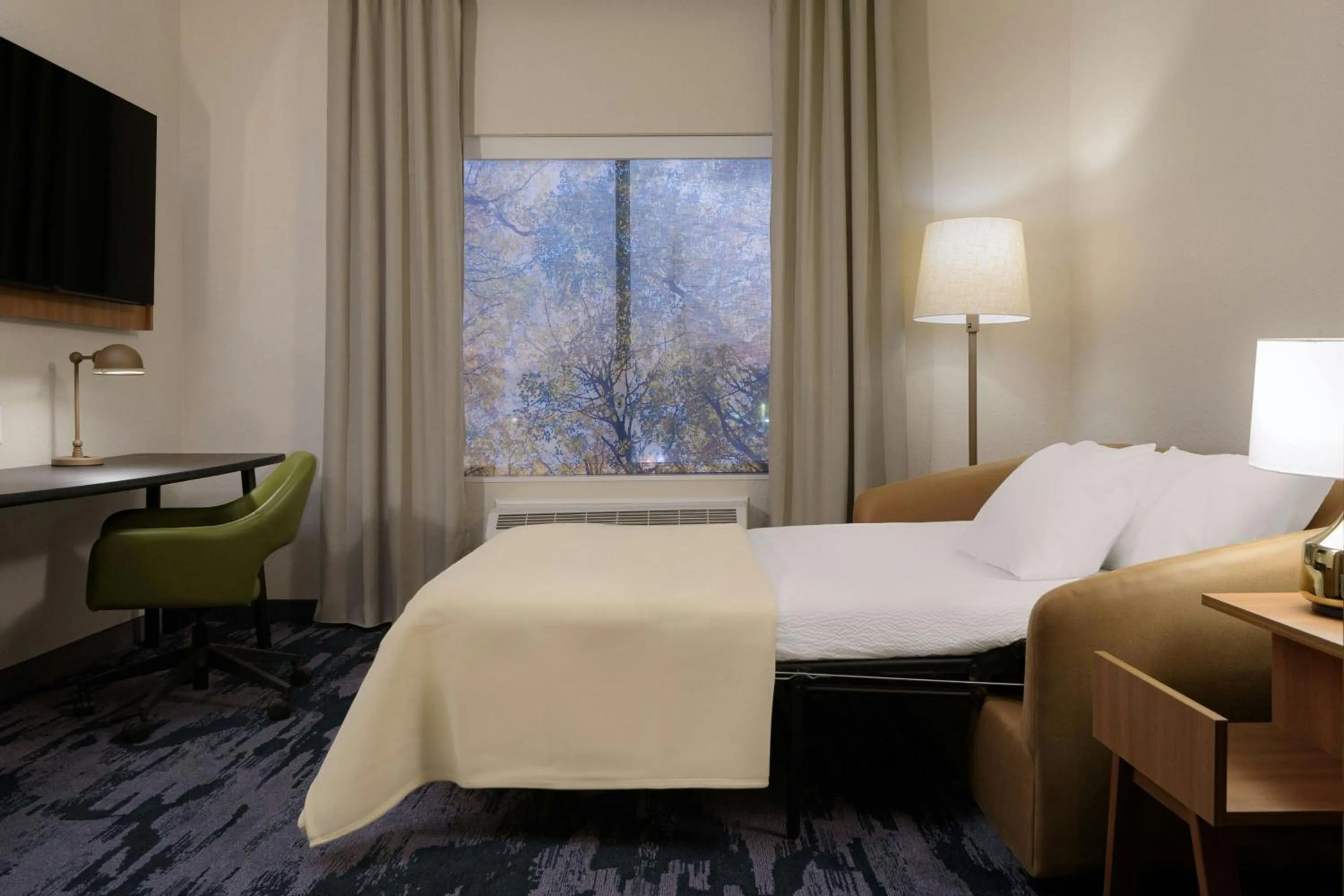 Photo of the whole room, Bed in Fairfield by Marriott Inn & Suites Cincinnati Oakley