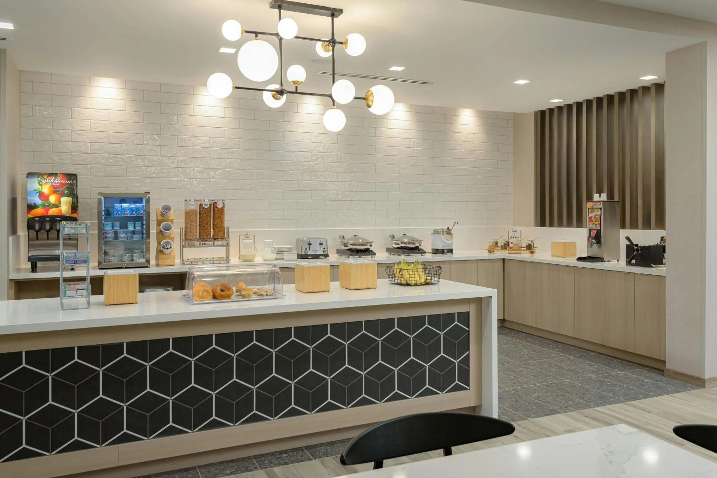 Breakfast in Fairfield by Marriott Inn & Suites Cincinnati Oakley