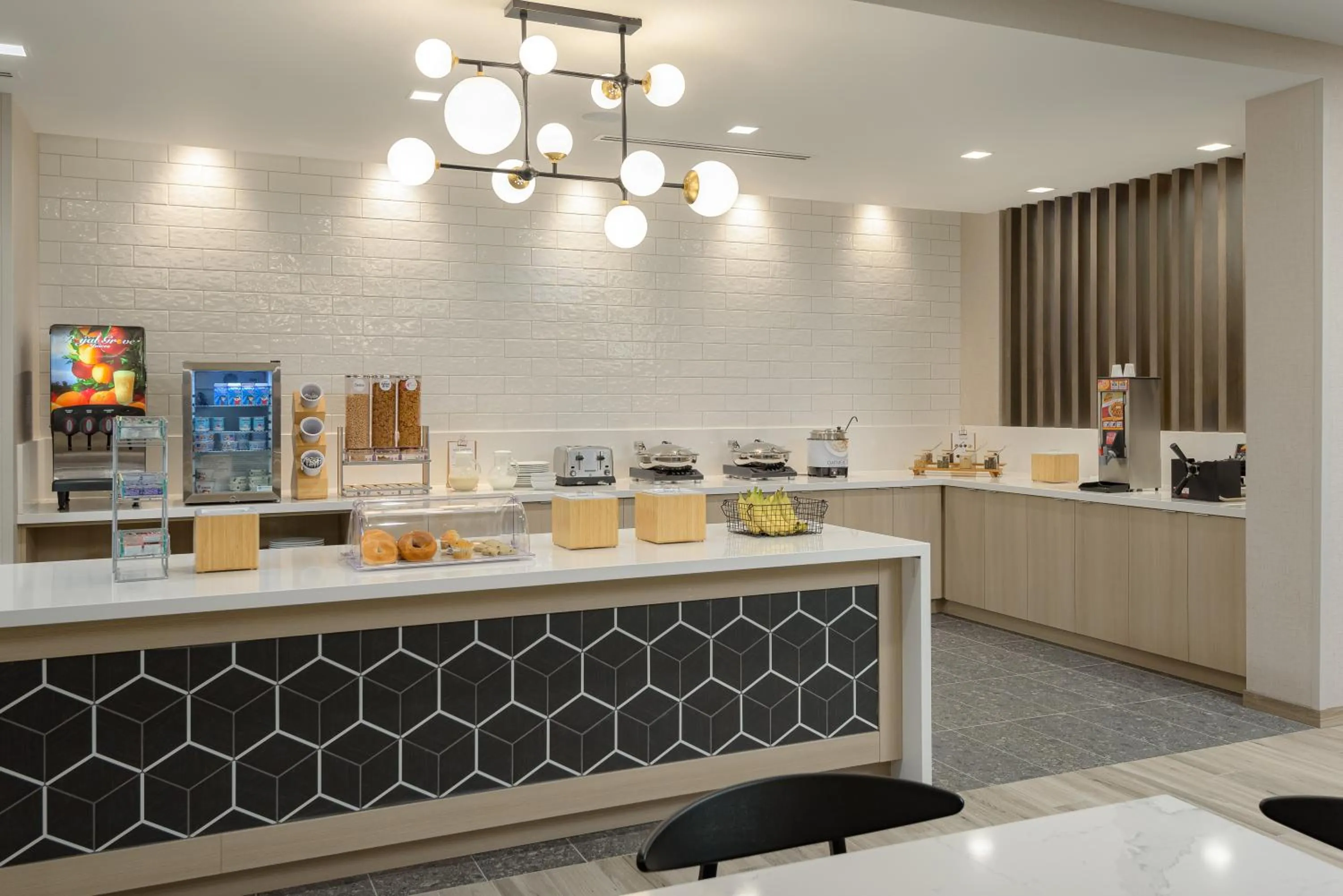 Food and drinks in Fairfield by Marriott Inn & Suites Cincinnati Oakley