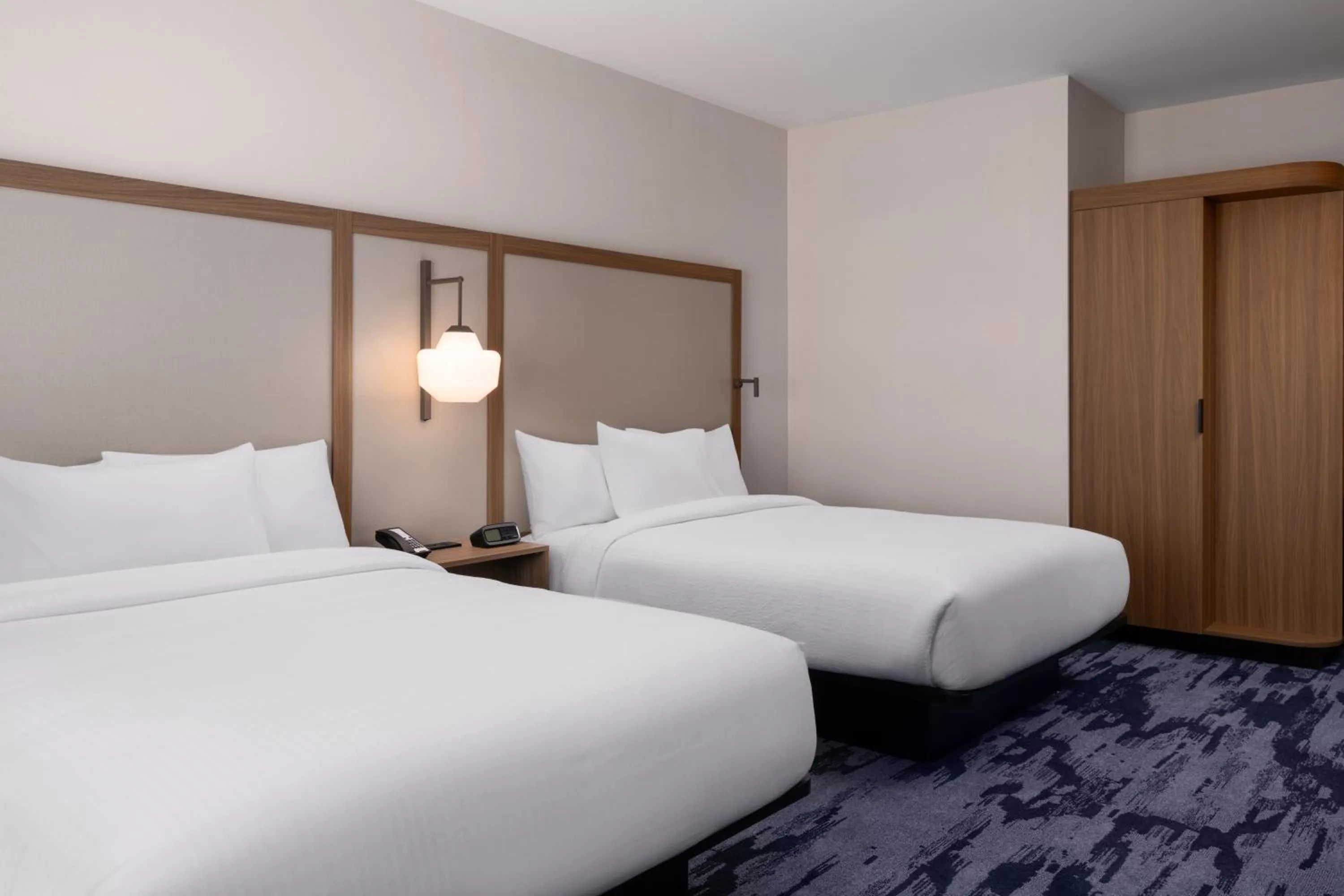Bed in Fairfield by Marriott Inn & Suites Cincinnati Oakley